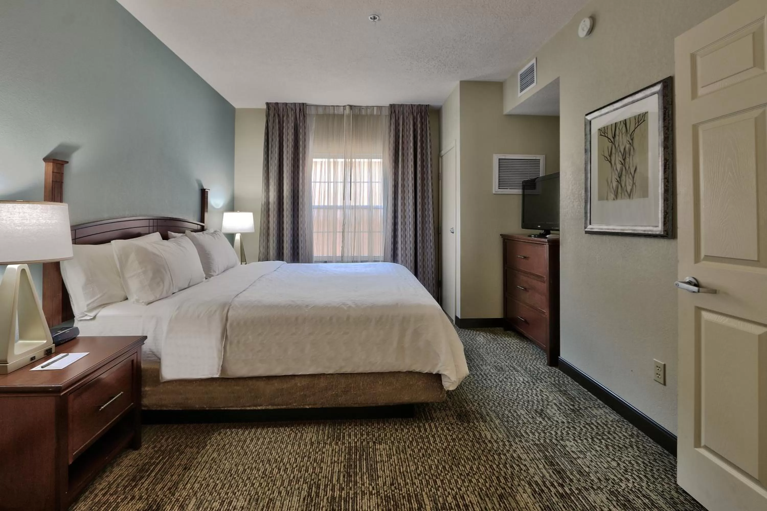 Photo of the whole room, Bed in Staybridge Suites Albuquerque North by IHG