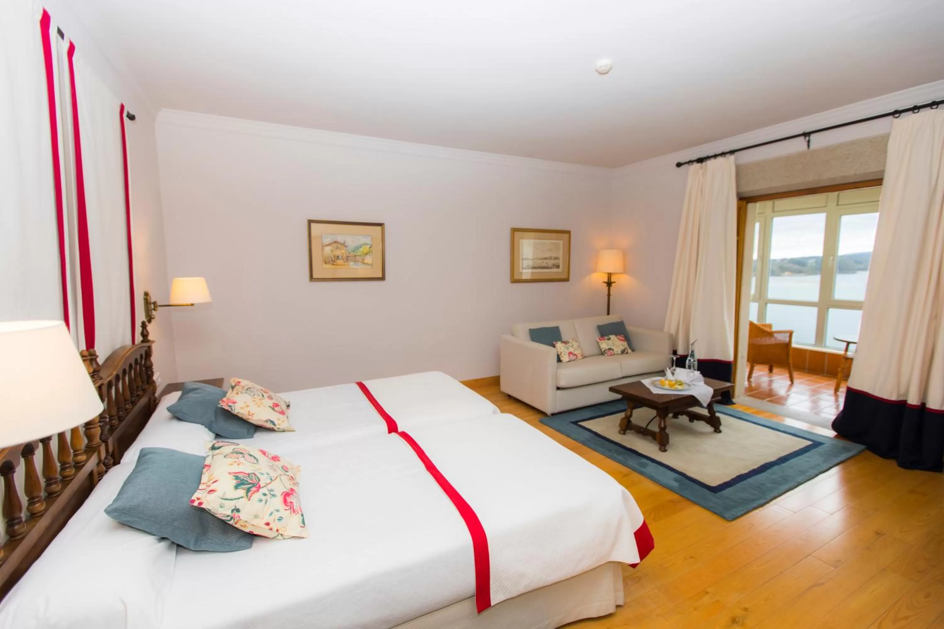 Photo of the whole room, Bed in Parador de Ribadeo