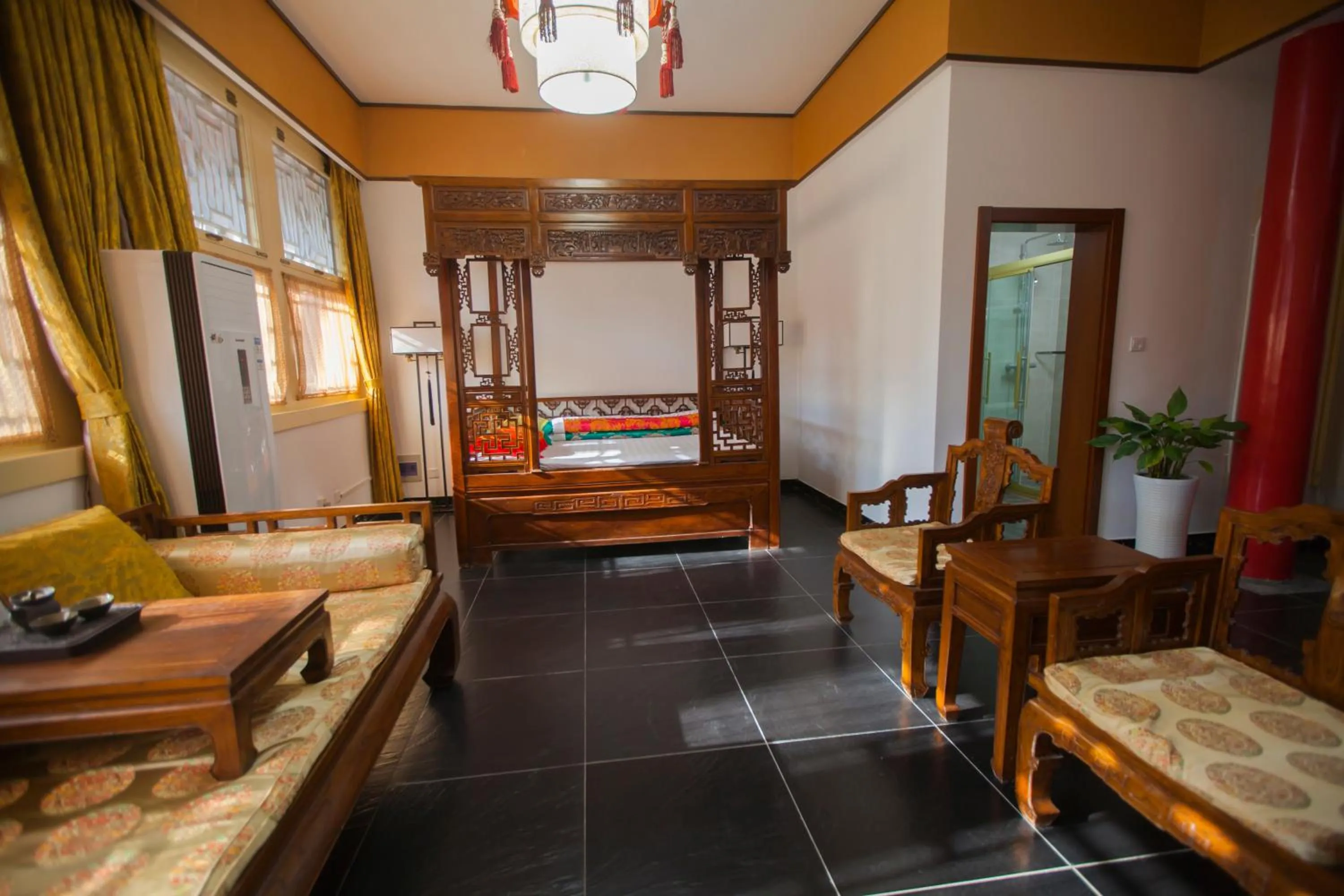 Bed in Beijing Jingyuan Courtyard Hotel