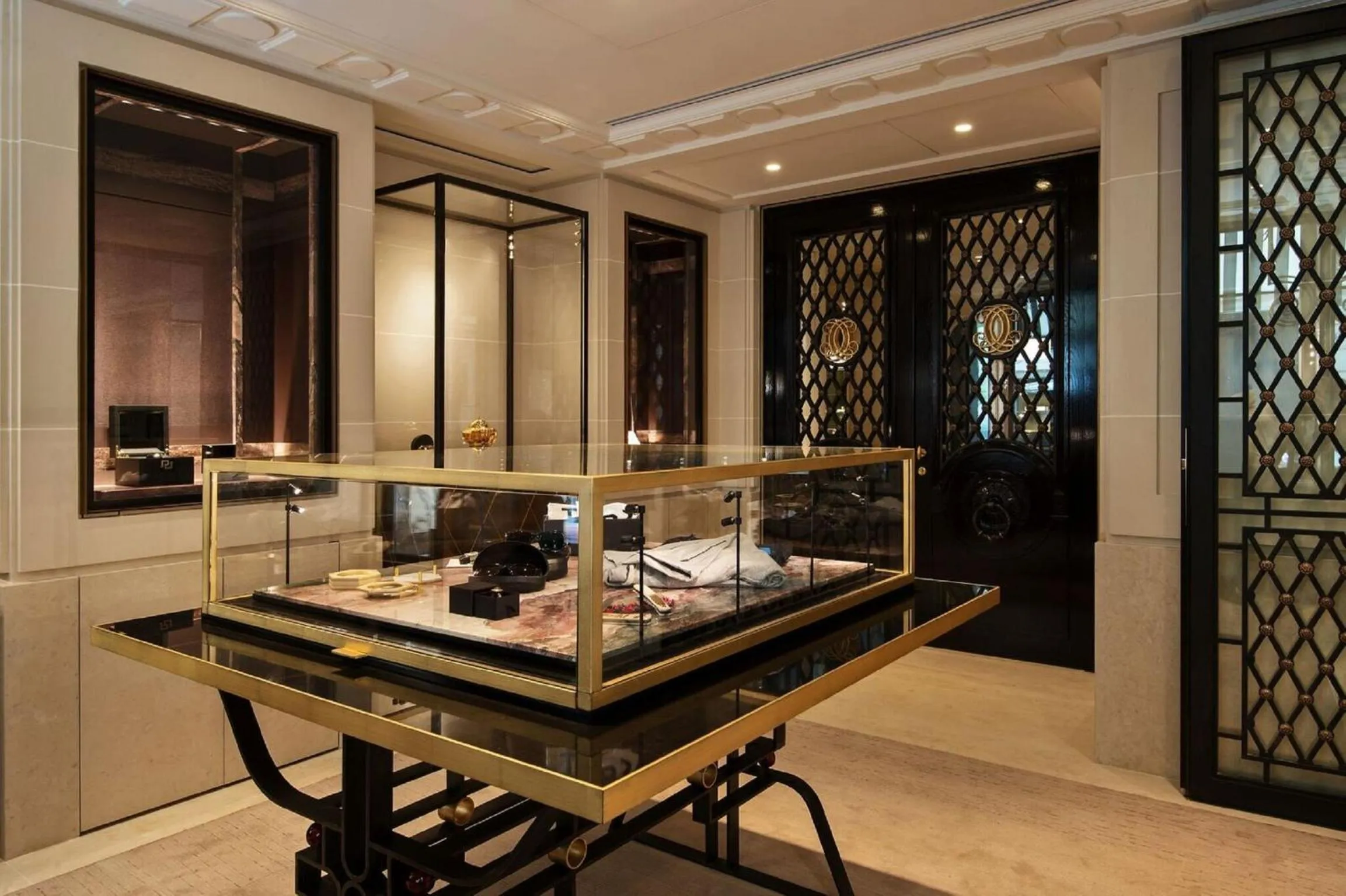 On-site shops in Hotel de Crillon