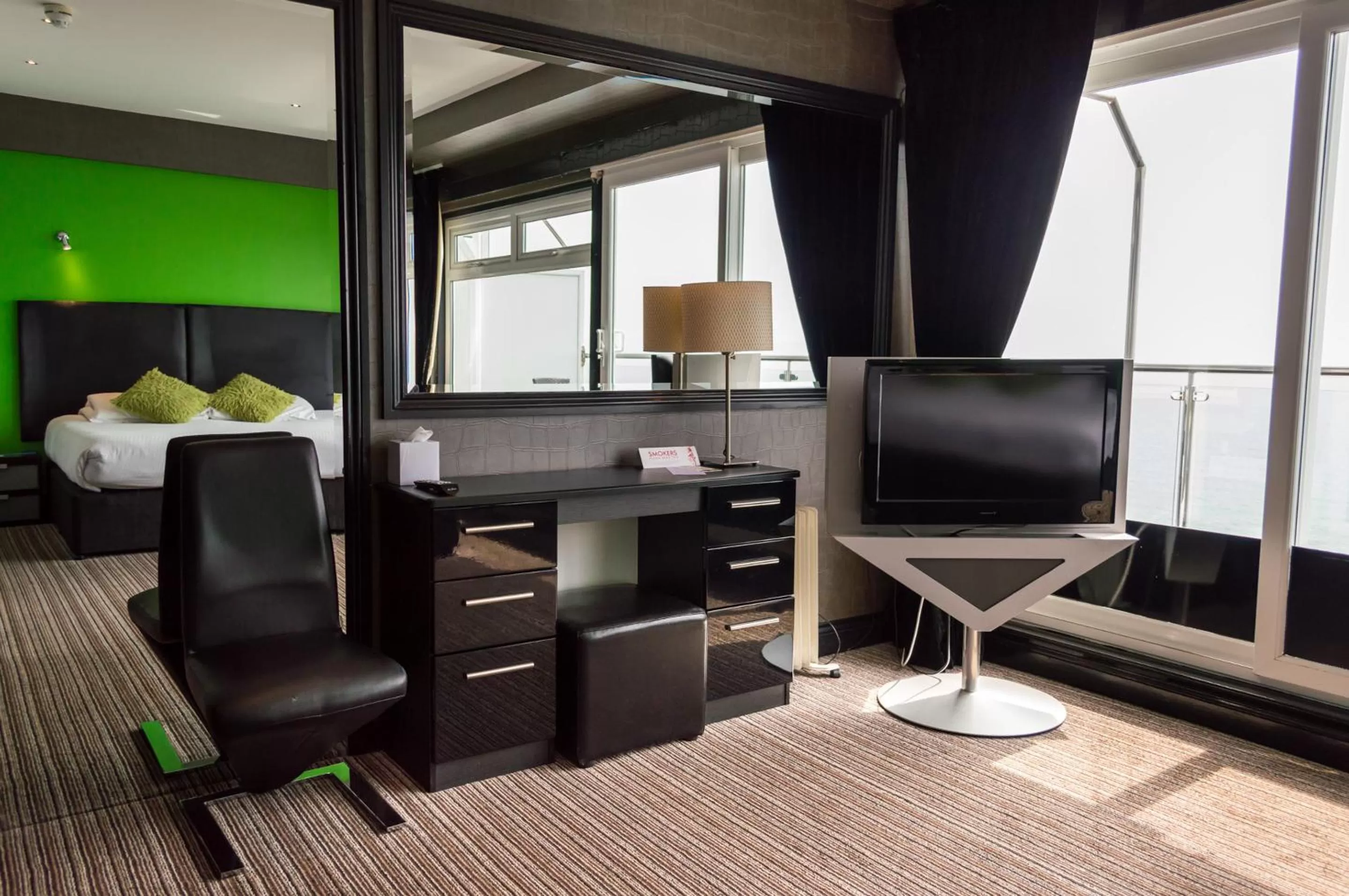 TV and multimedia, Bed in Suncliff Hotel - OCEANA COLLECTION