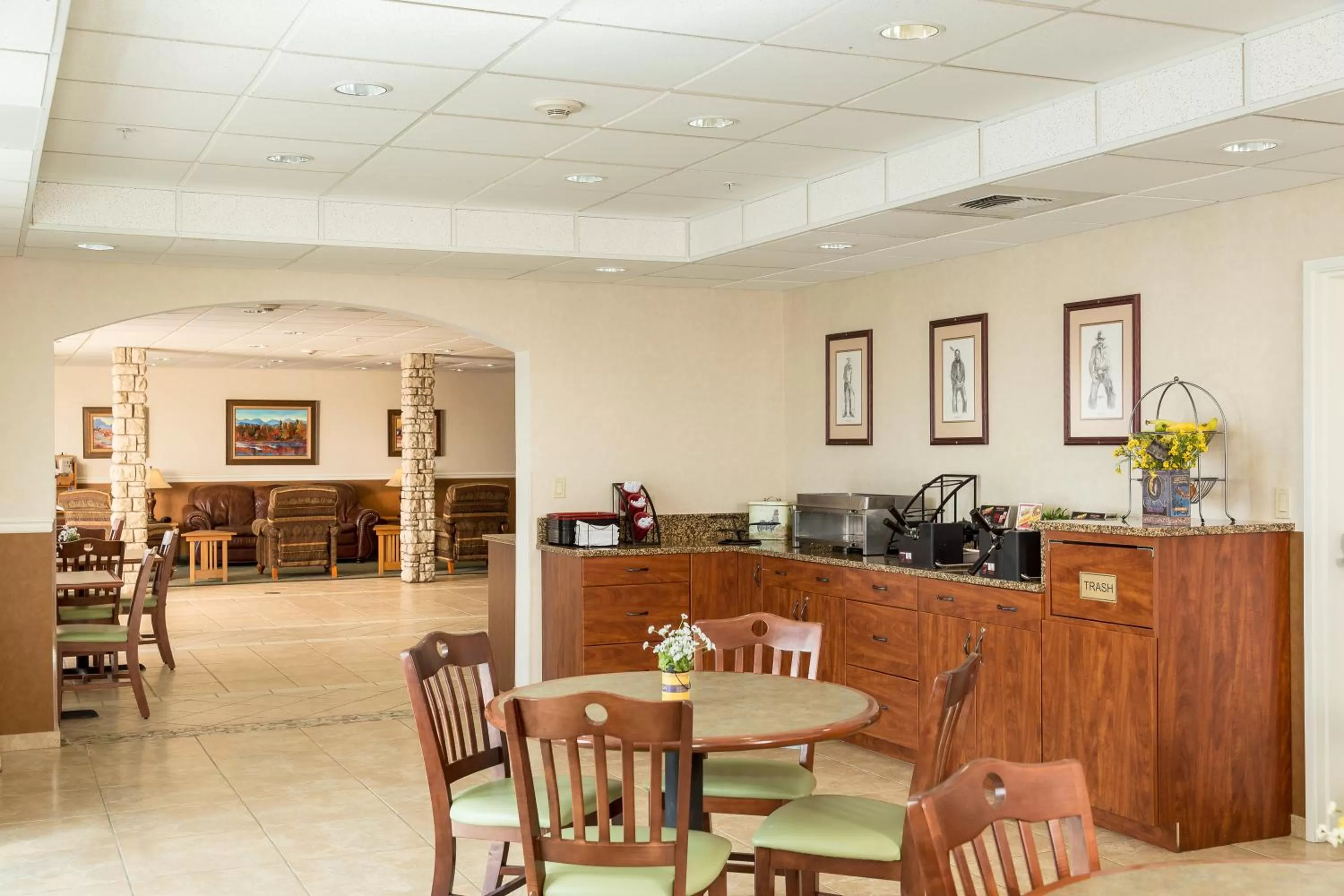 Coffee/tea facilities in Boothill Inn and Suites