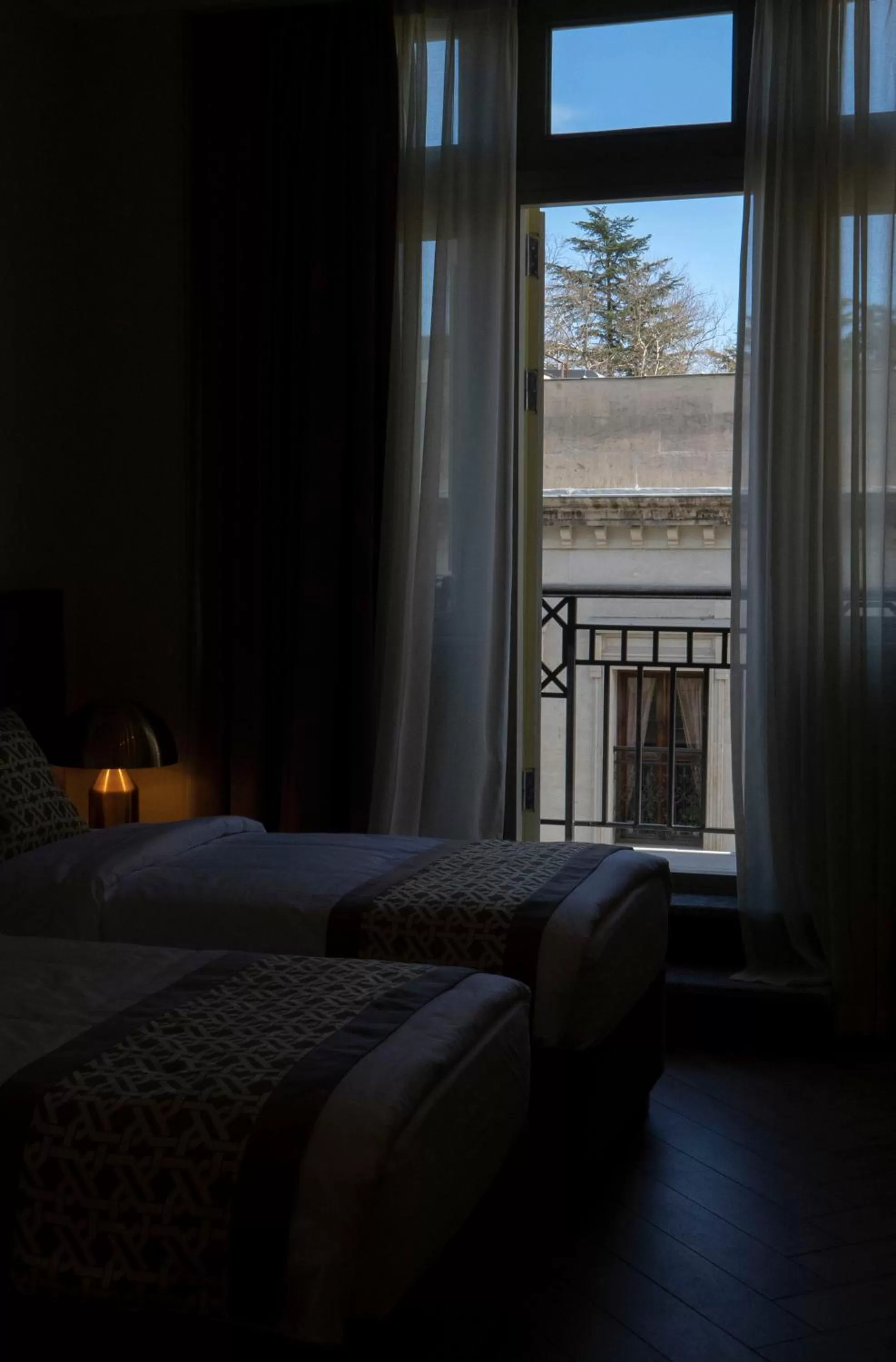 Balcony/Terrace, Bed in Grand Opera Hotel