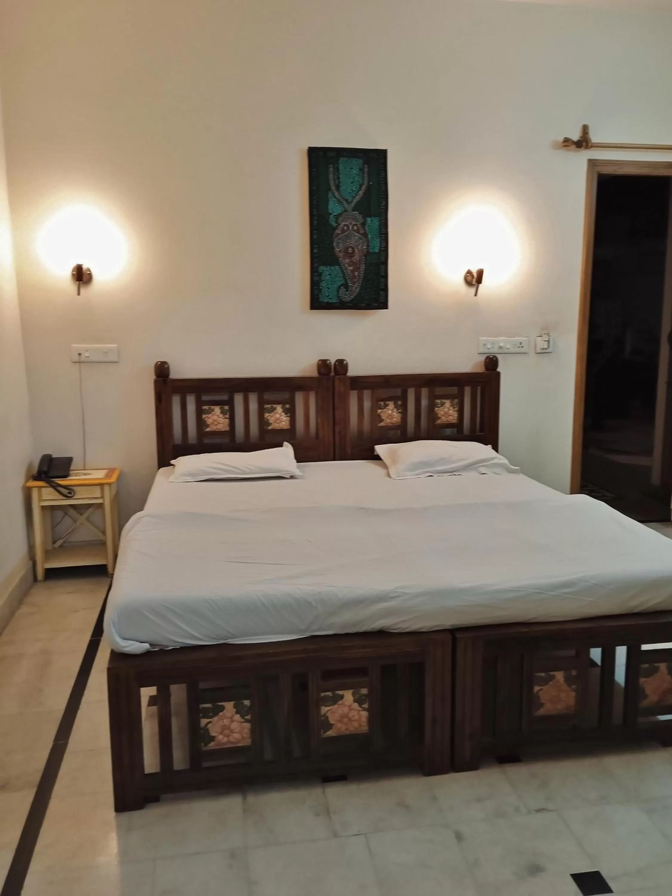 Bedroom, Bed in Rigmor haveli