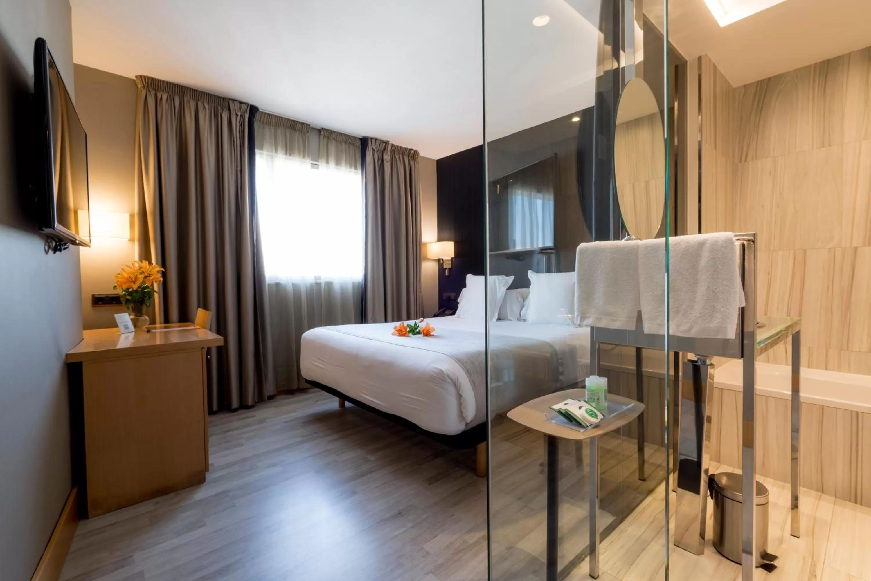 Bedroom, Bed in Hotel Plaza