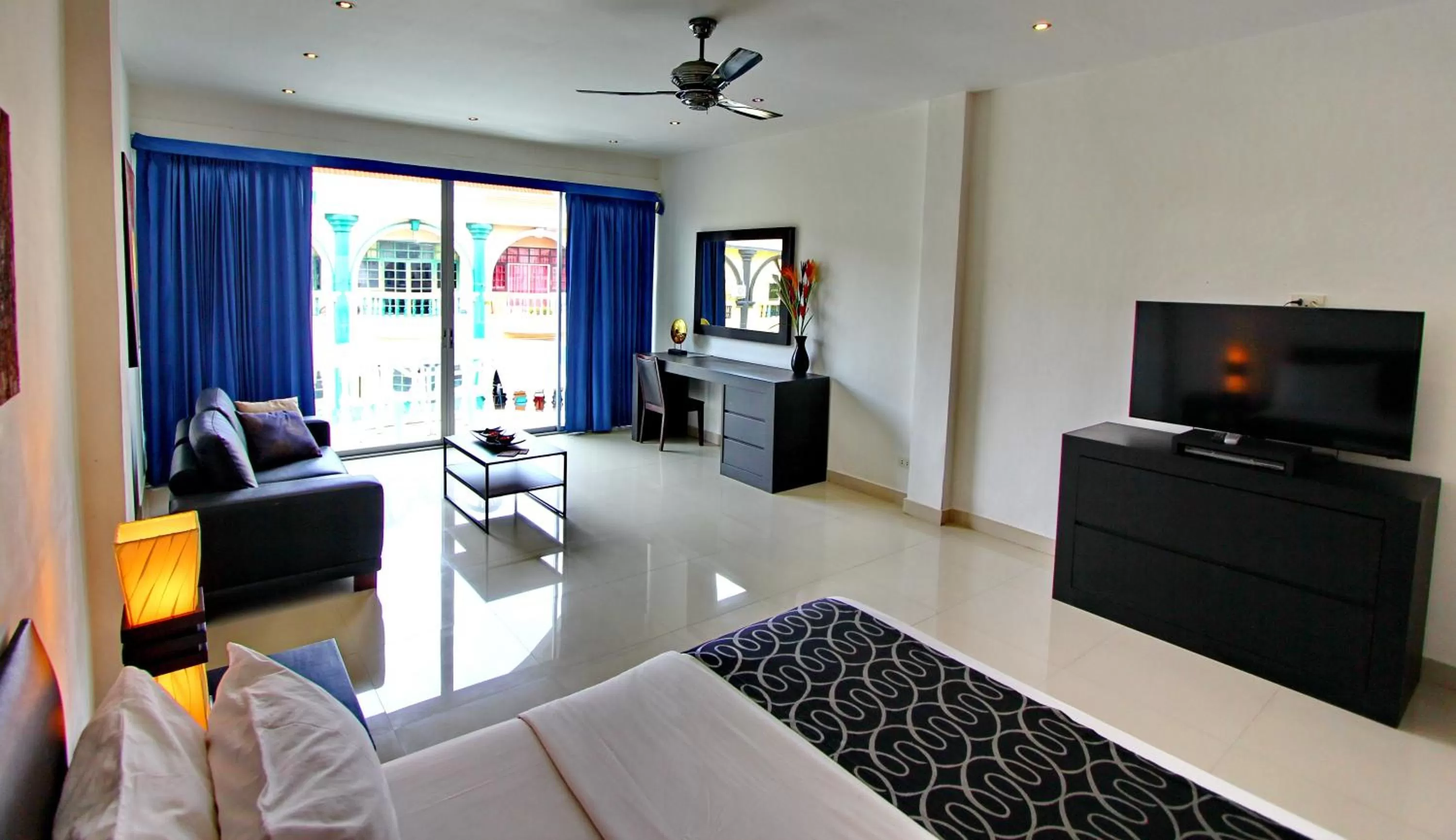 Photo of the whole room in East Suites