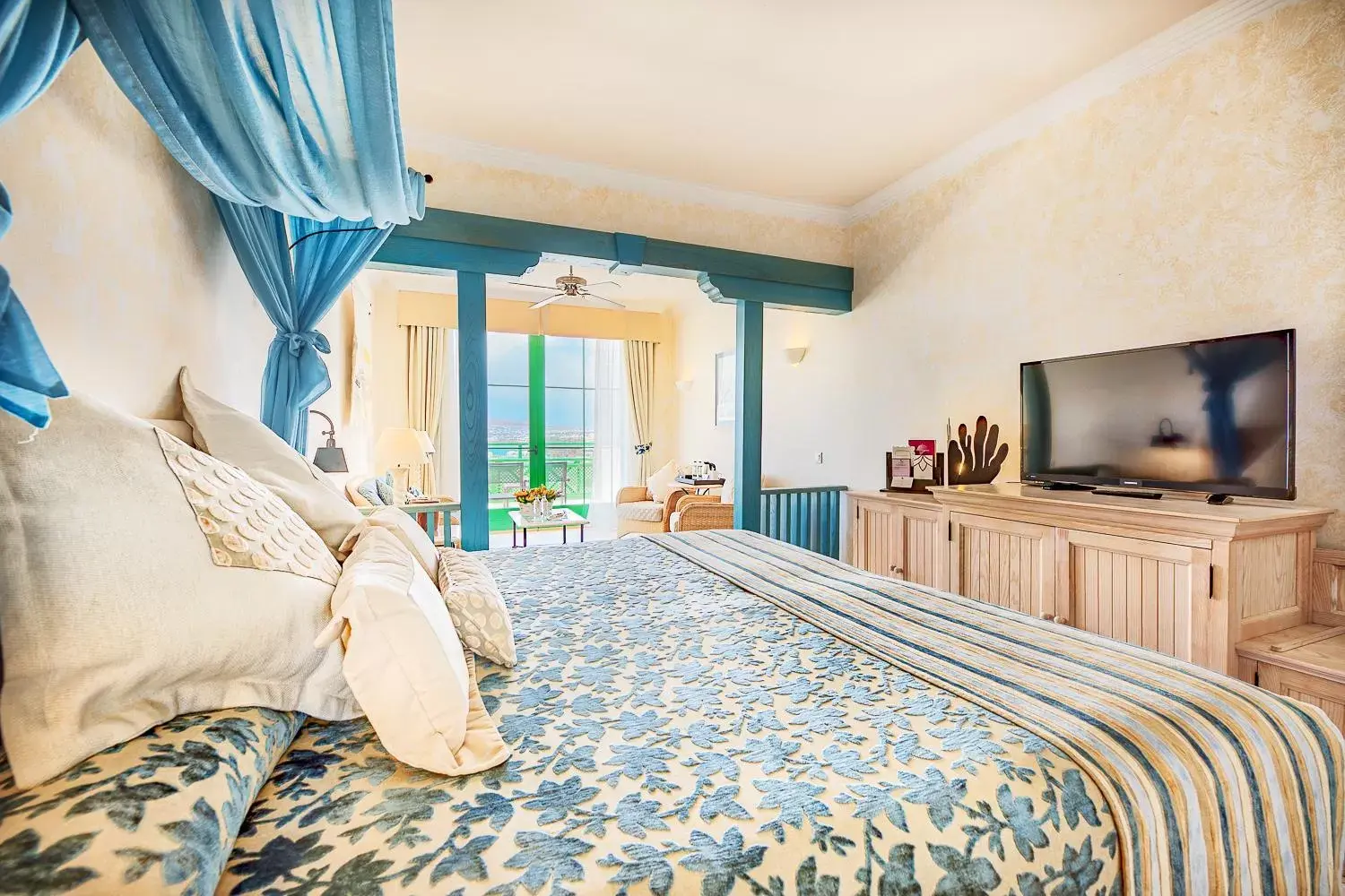 Deluxe Double Room with Balcony and Sea View (Only Adults) in Hotel LIVVO Volcán Lanzarote Deluxe Double Room with Balcony and Sea View (Only Adults) in Hotel LIVVO Volcán Lanzarote