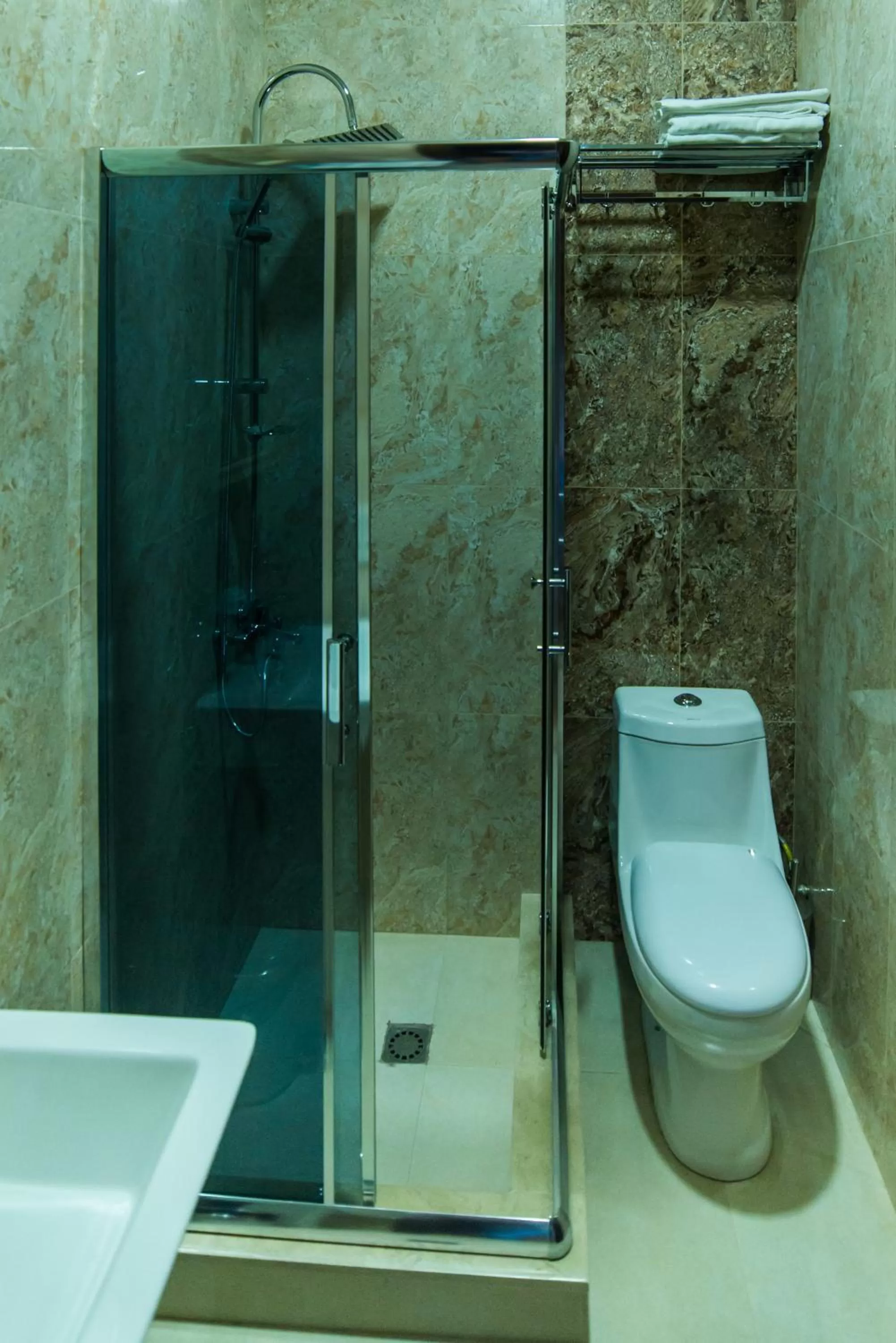 Bathroom in Hotel New Telavi