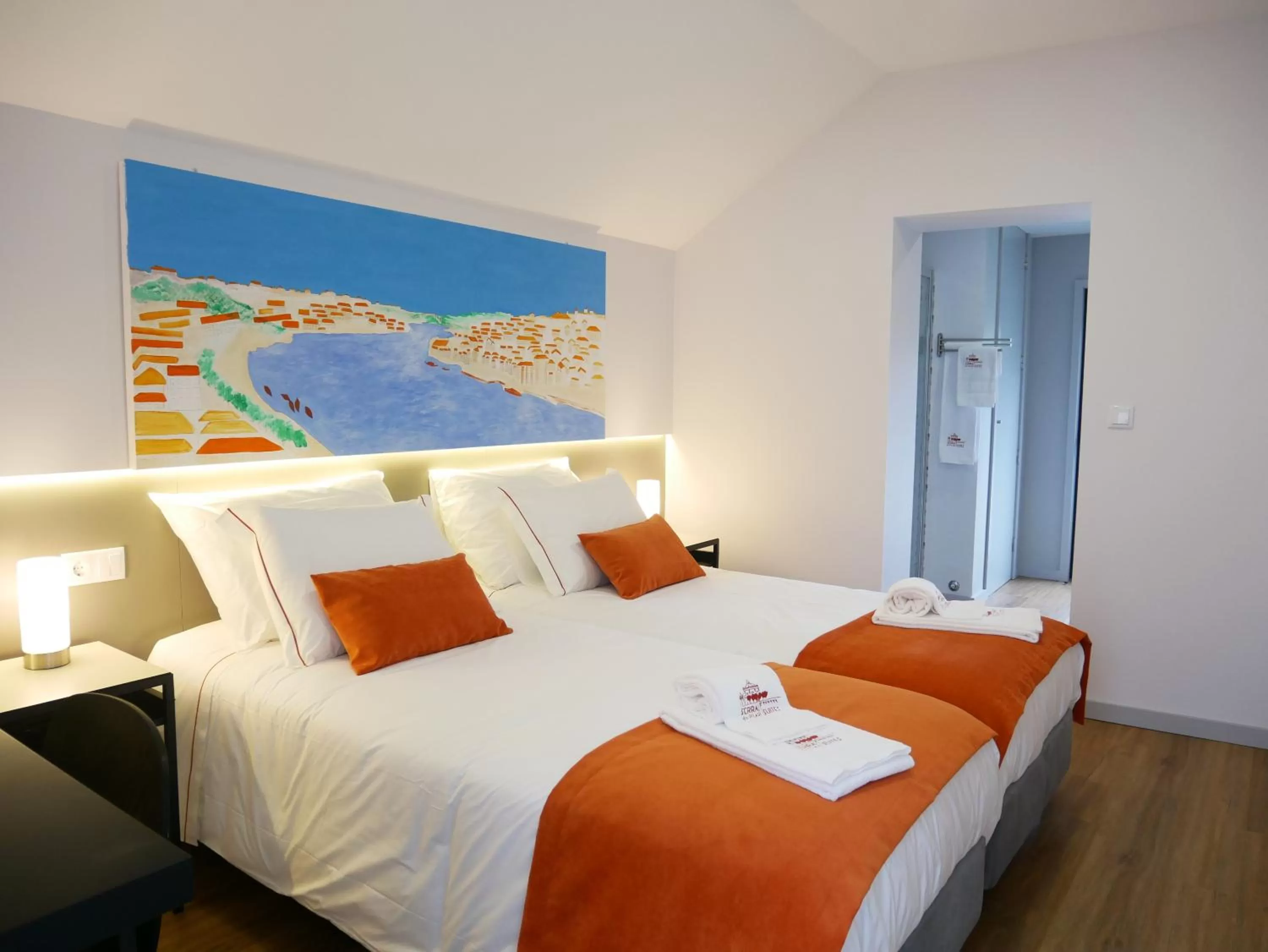 Bed in Serra do Pilar Porto Suites