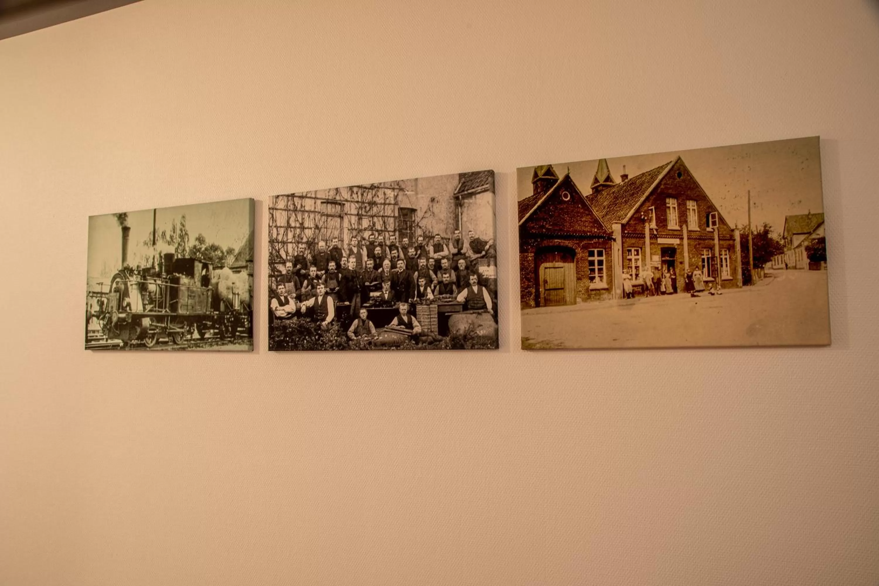 Property building in Stadthotel Lohne, Self Check In, mit Bäckerei und Cafe