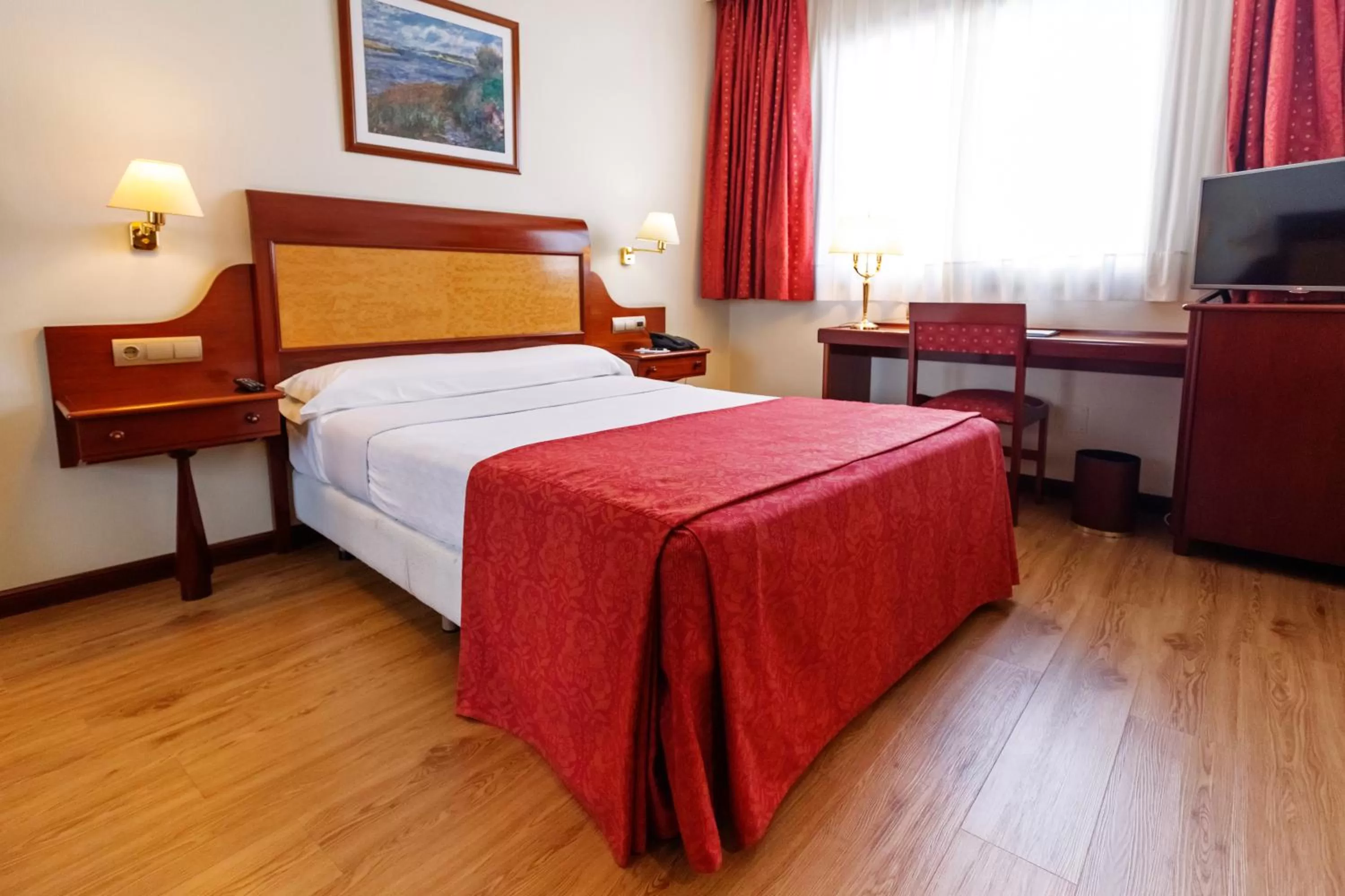 Photo of the whole room, Bed in Gran Hotel de Ferrol