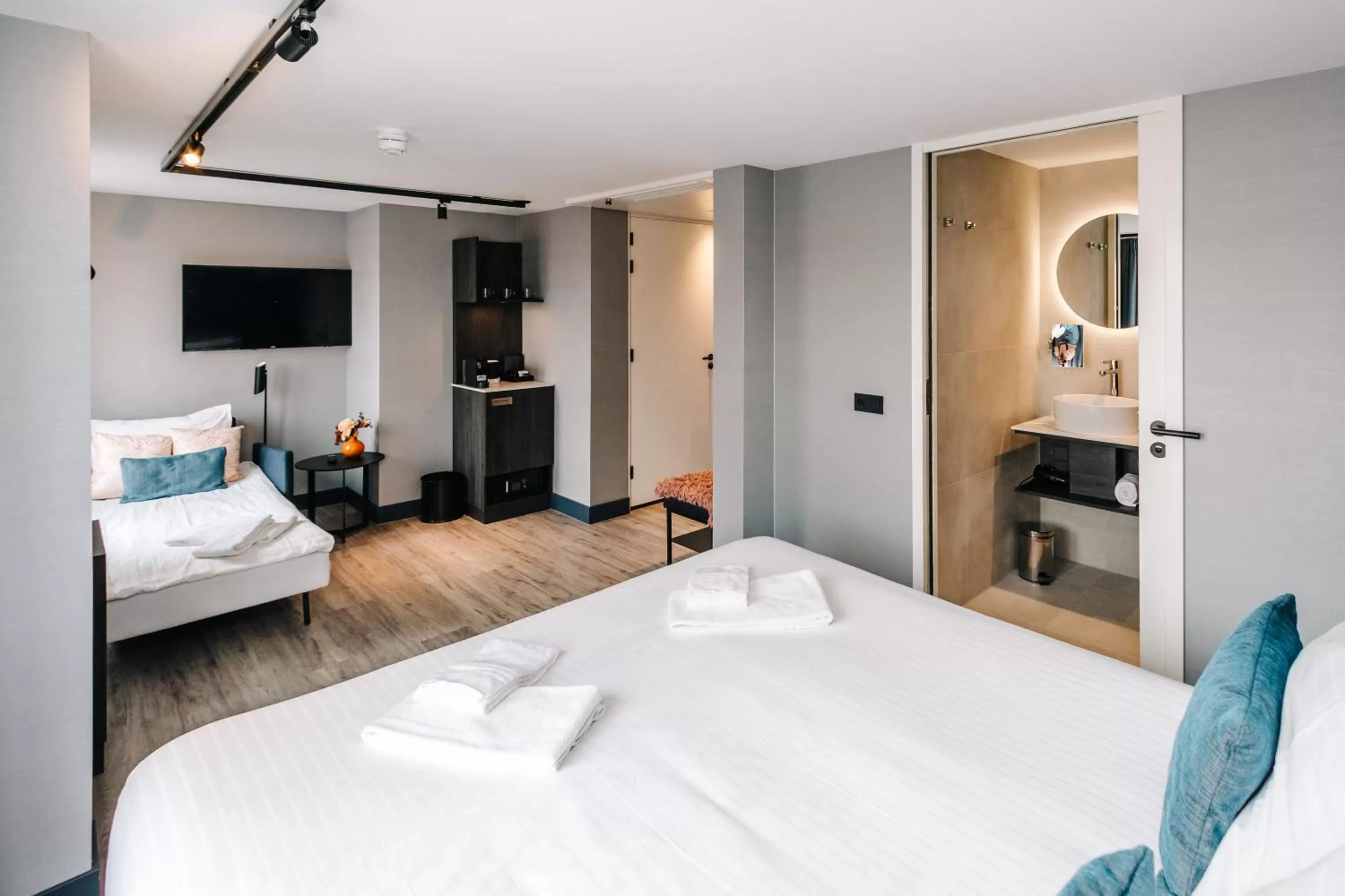 Bed in Amsterdam Beach Hotel