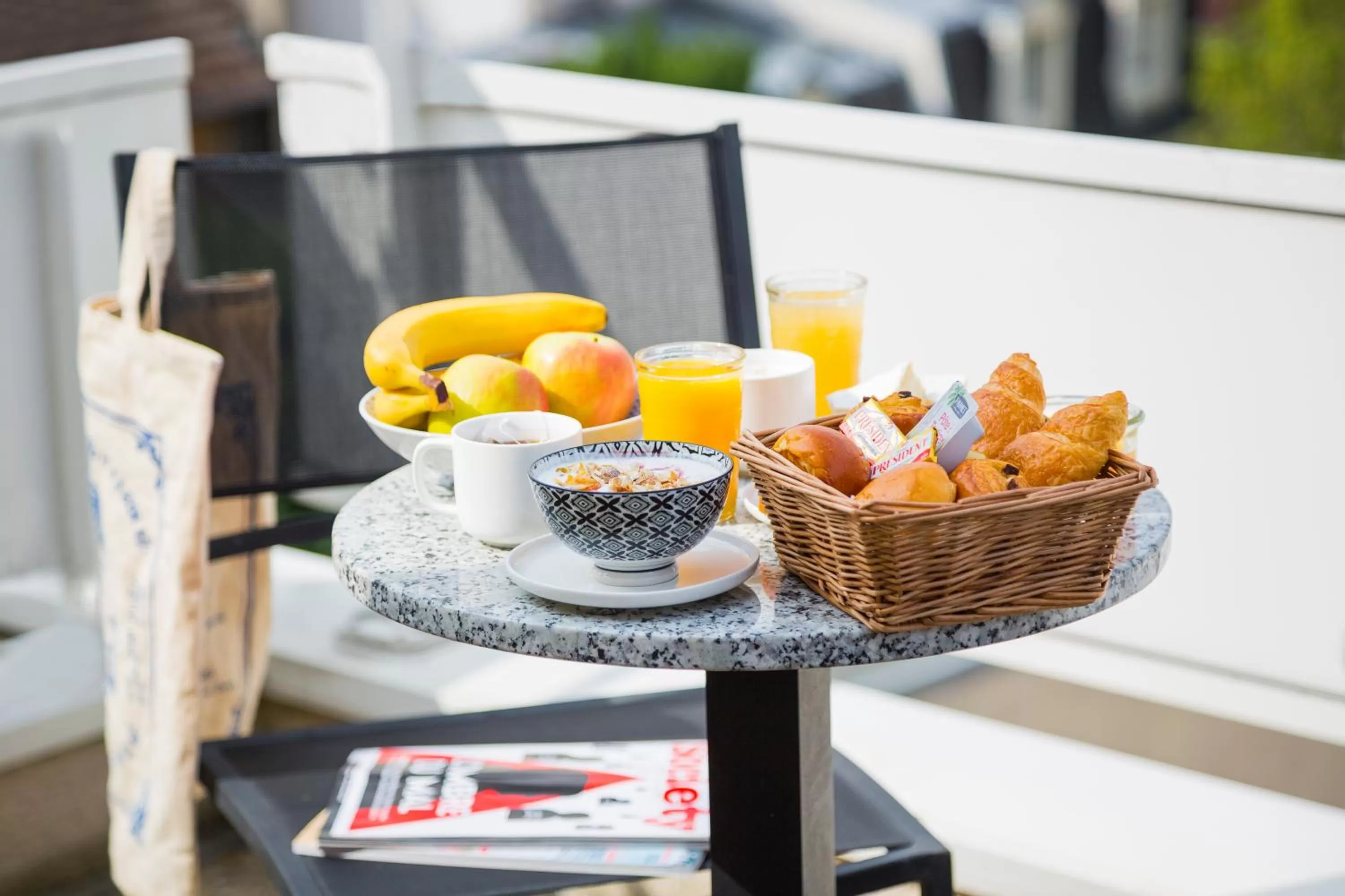 Buffet breakfast in Hotel Bootcamp