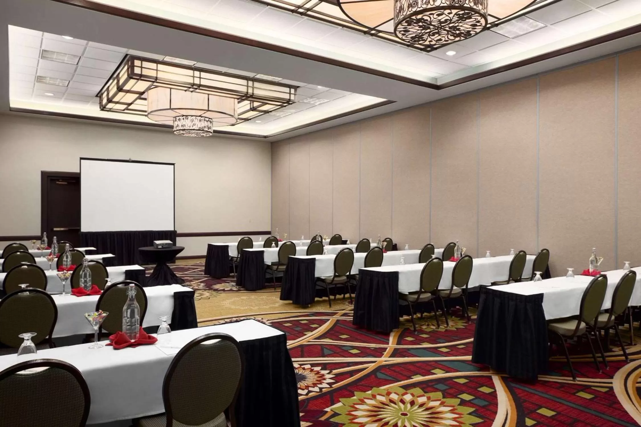 Meeting/conference room in Embassy Suites by Hilton Chicago O'Hare Rosemont