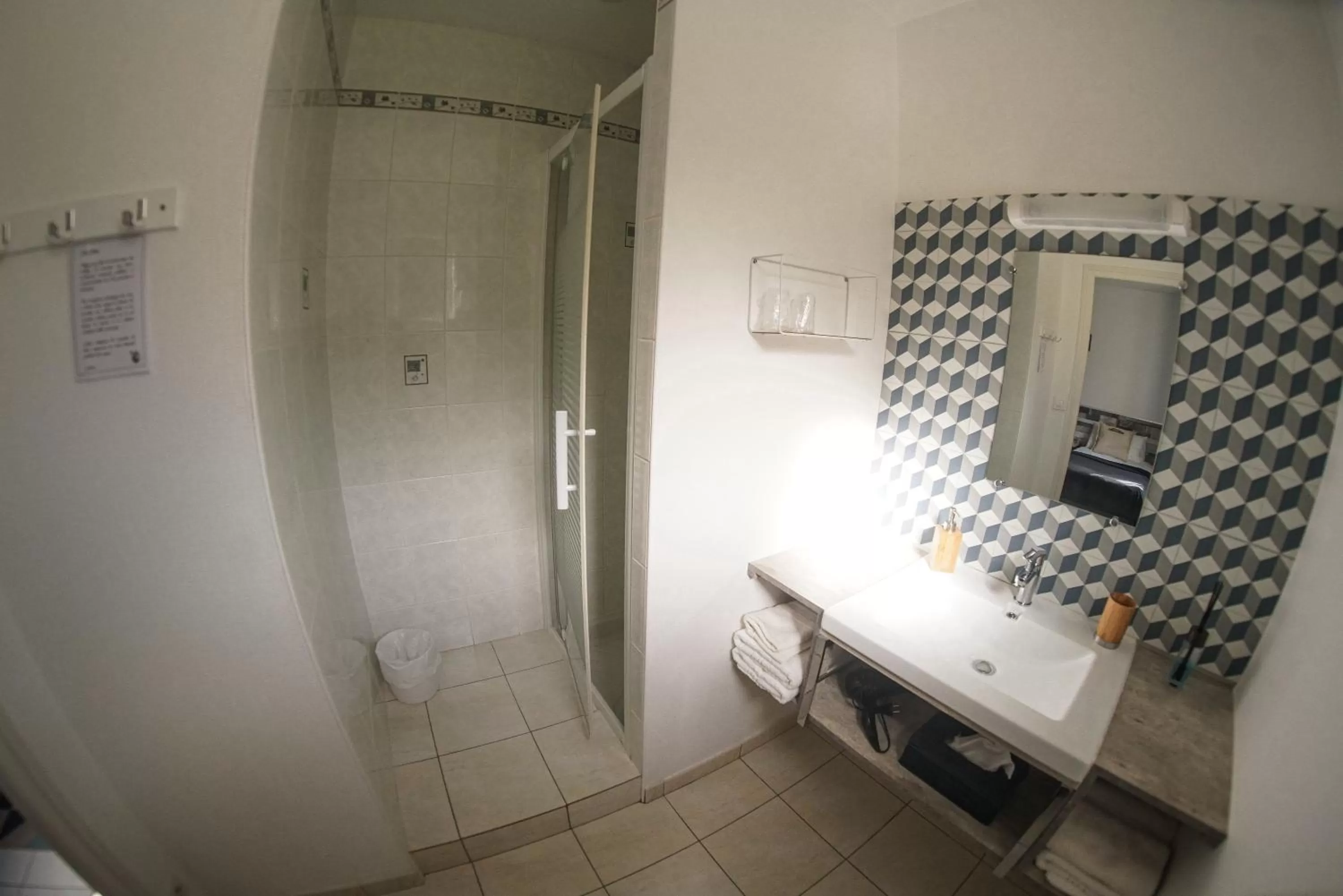 Shower in La Girouardière