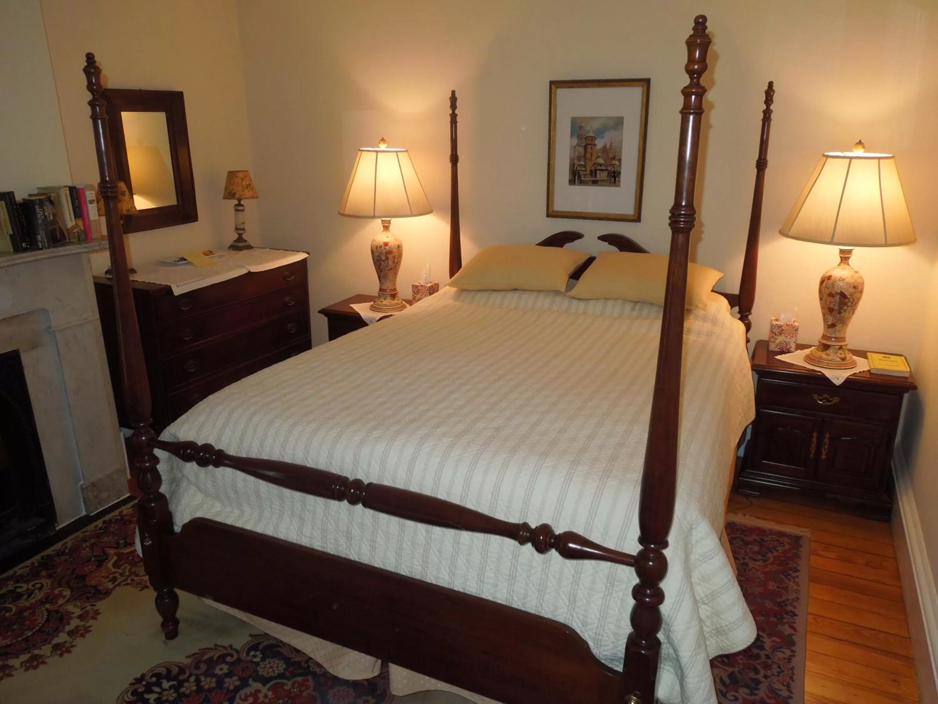 Bed in Victorian Bed & Breakfast of Staten Island