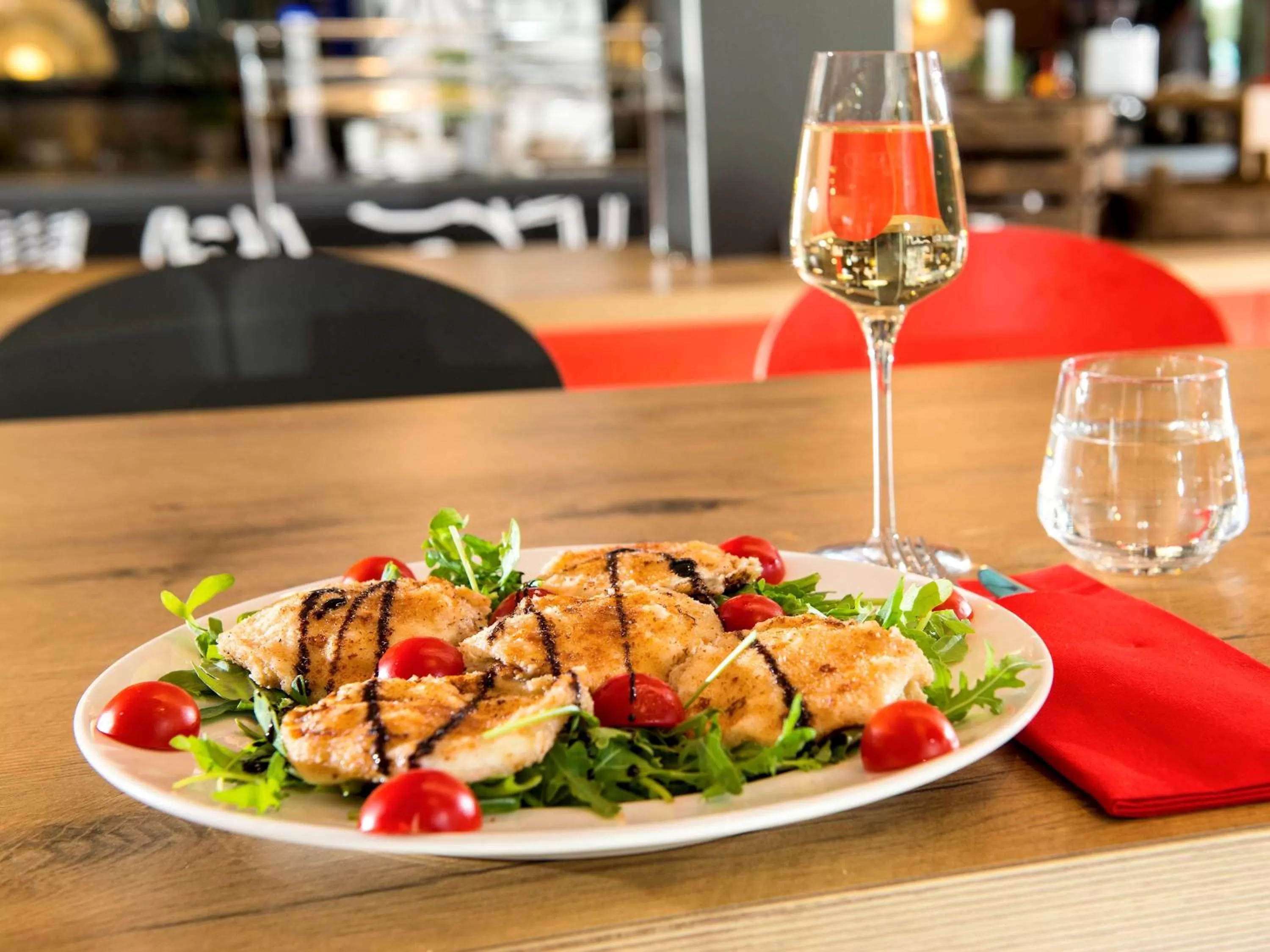 Restaurant/places to eat in Ibis München Airport Süd