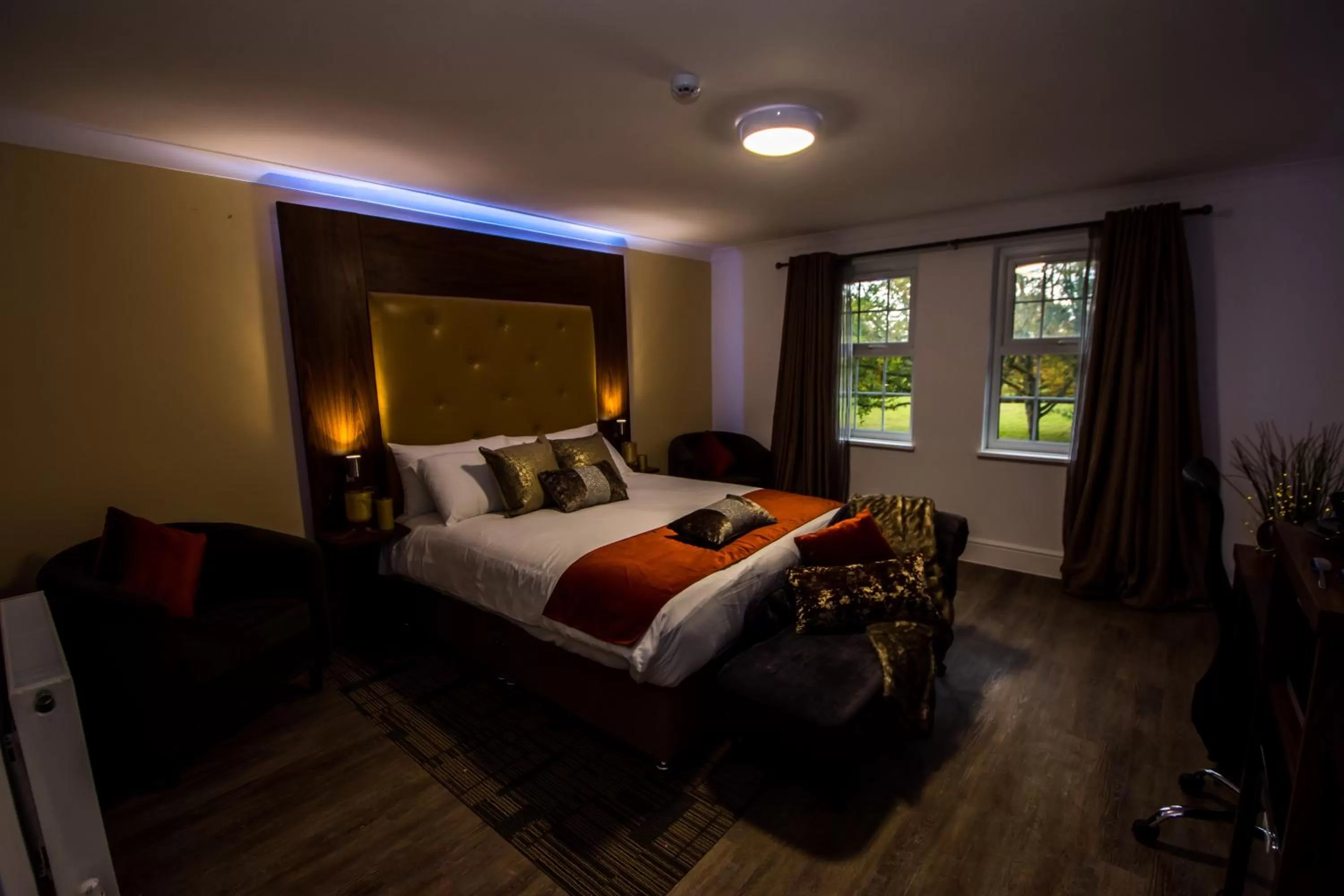 Bed in Trivelles Gatwick Hotel & airport Parking