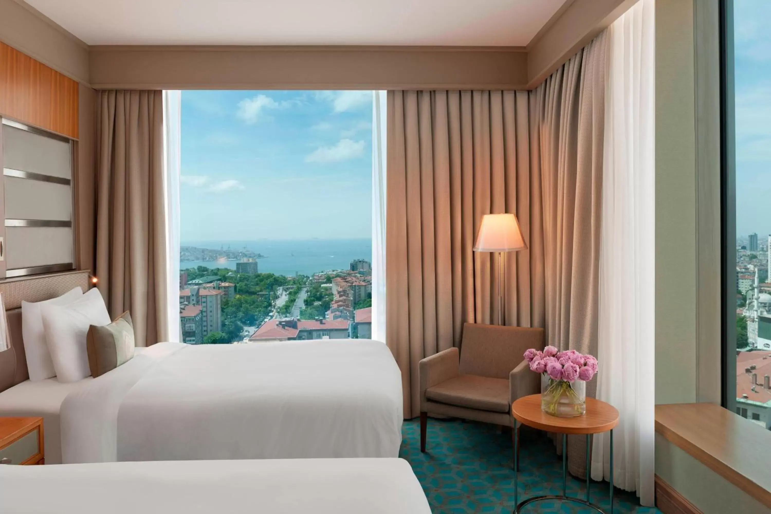 Executive Twin Room with Club Lounge Access and Bosphorus View in Renaissance Istanbul Polat Bosphorus Hotel Executive Twin Room with Club Lounge Access and Bosphorus View in Renaissance Istanbul Polat Bosphorus Hotel