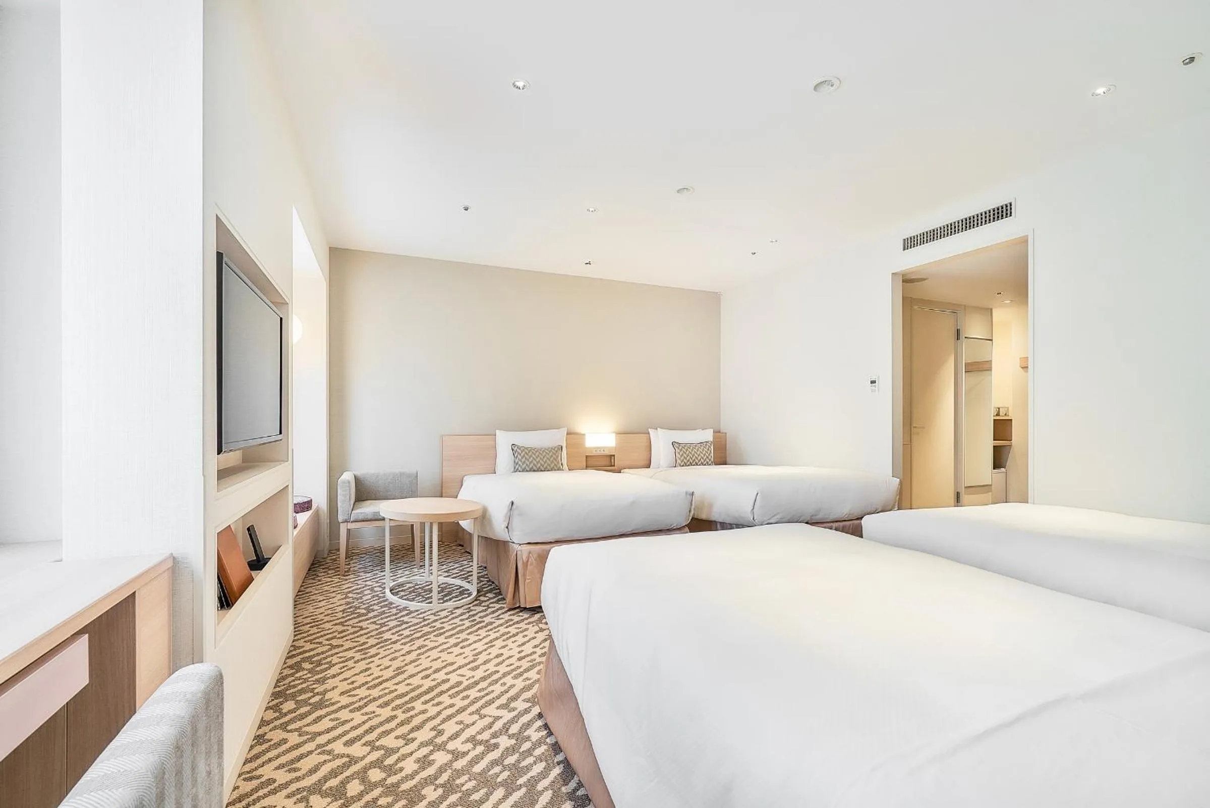 Photo of the whole room, Bed in Keio Plaza Hotel Sapporo