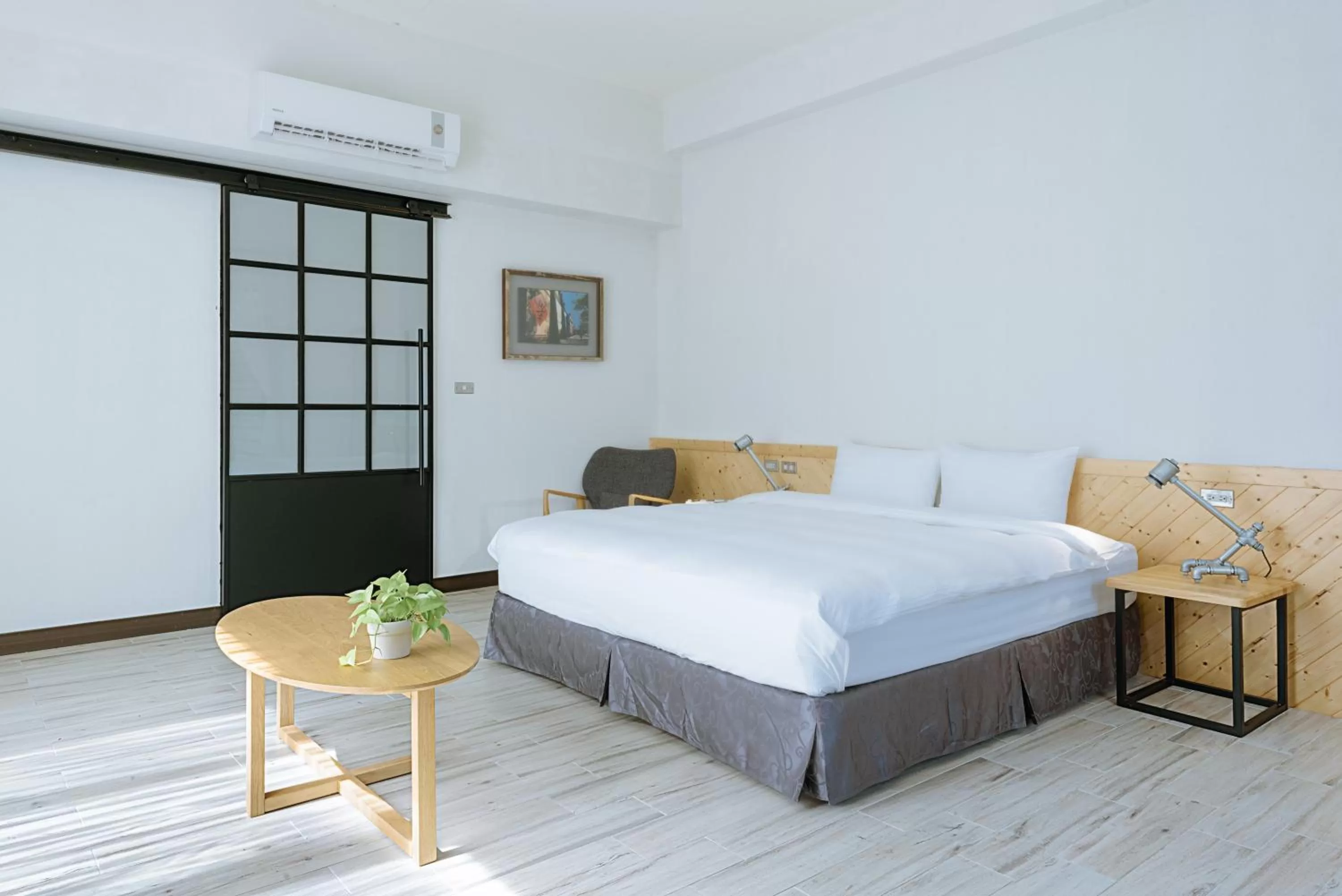 Photo of the whole room, Bed in Chillax Inn B&B 恆春鬆塊民宿