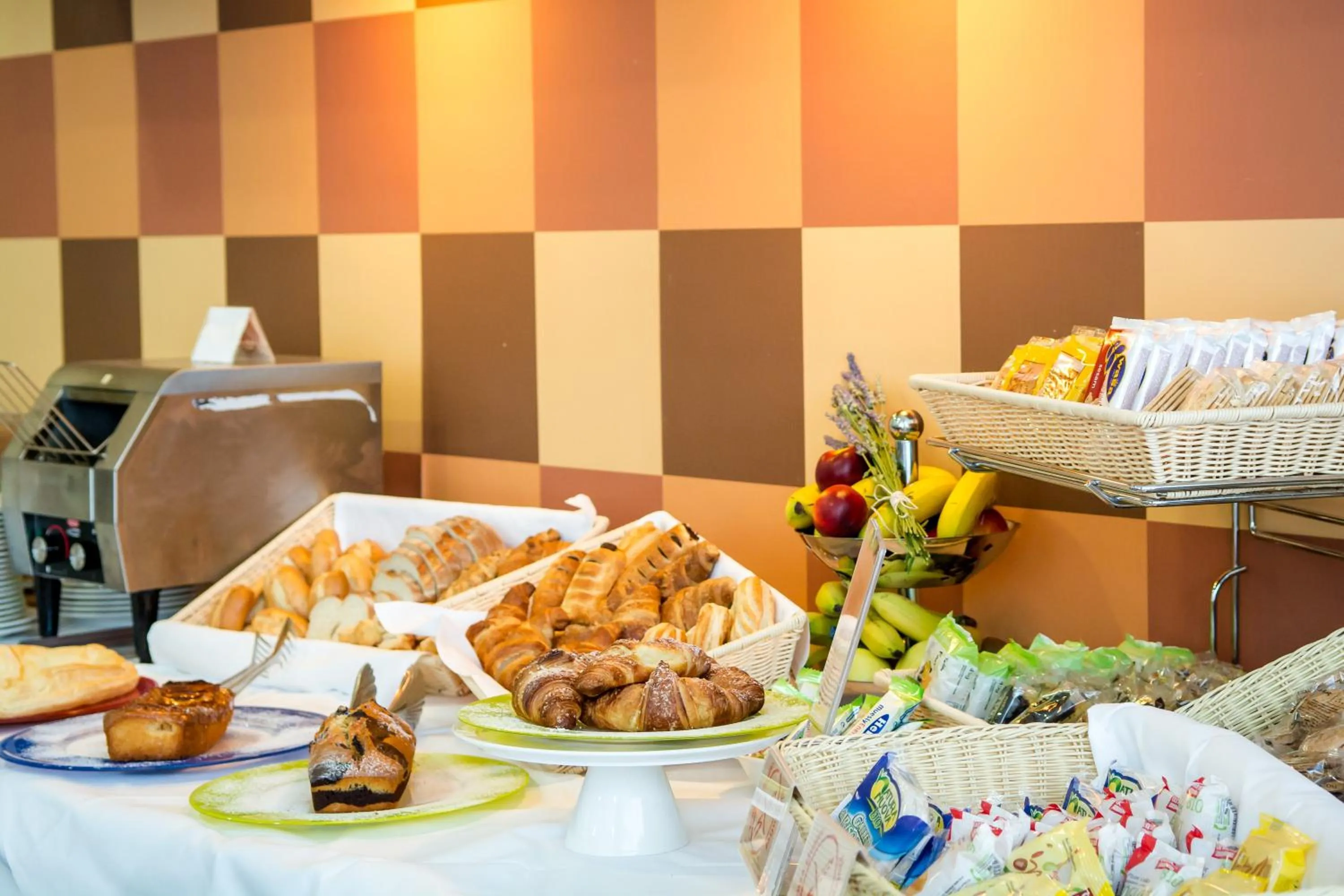 Restaurant/places to eat in Hotel Concorde