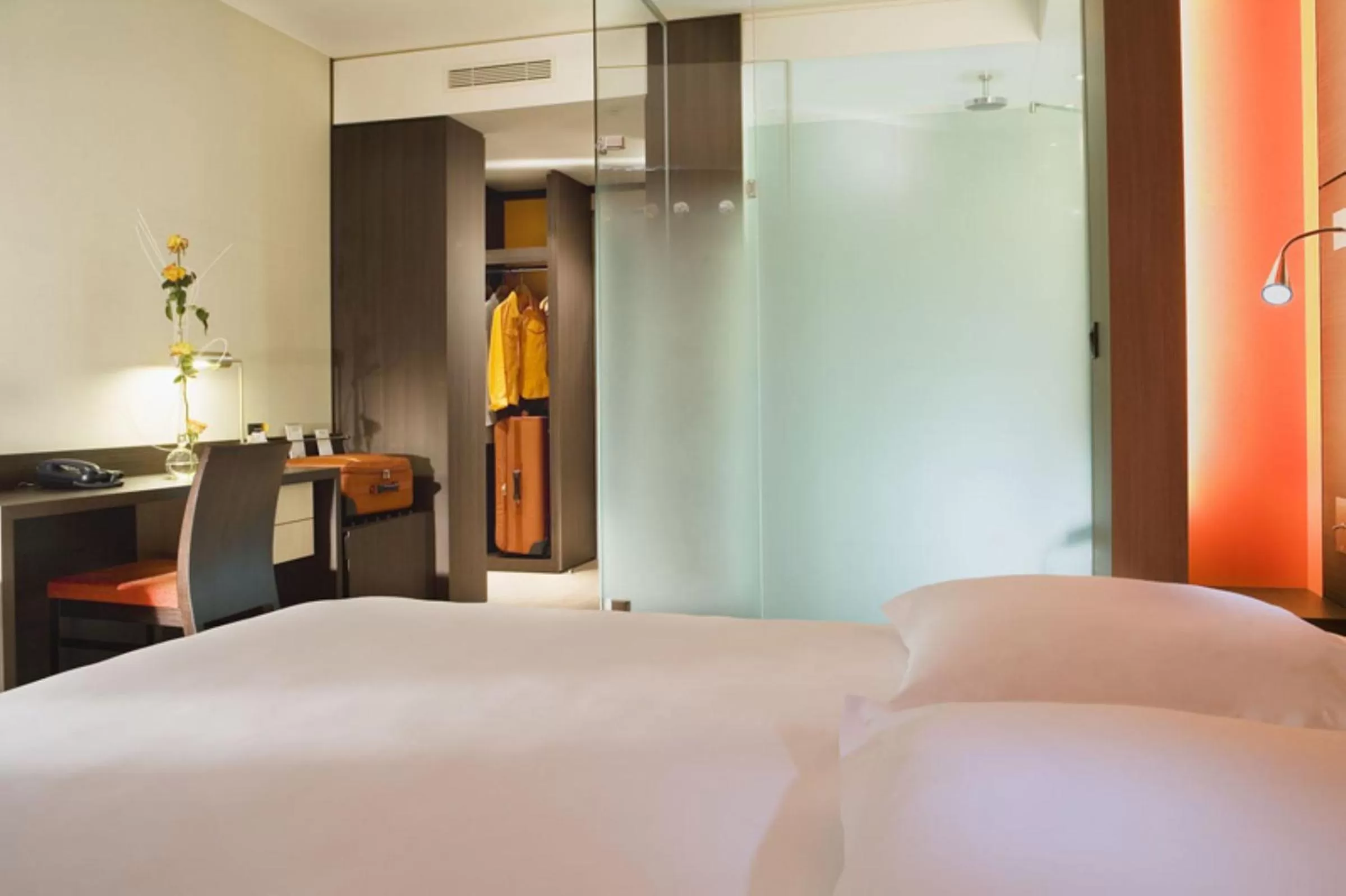 Photo of the whole room, Bed in Oceania Quimper