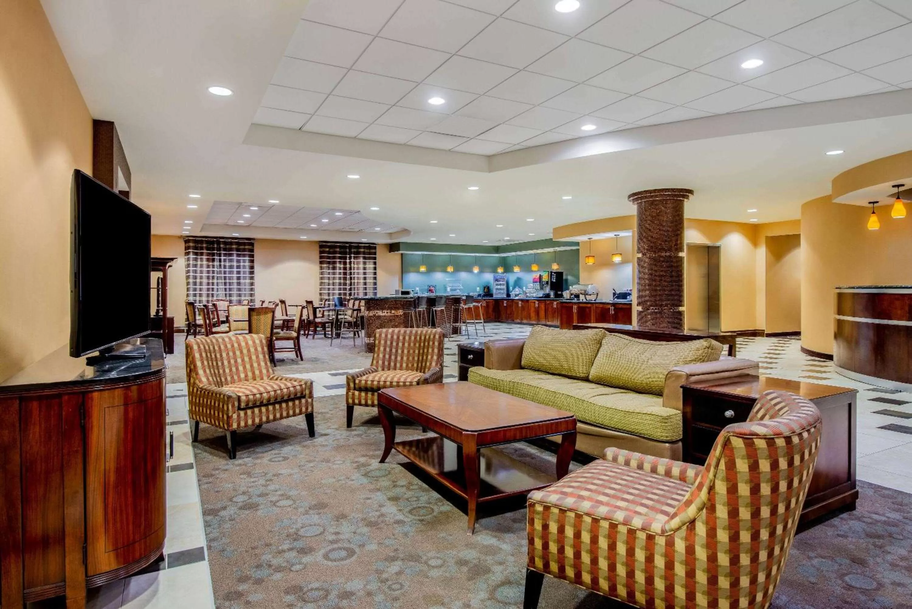 Lobby or reception in La Quinta Inn & Suites Bel Air I-95 Exit 77A