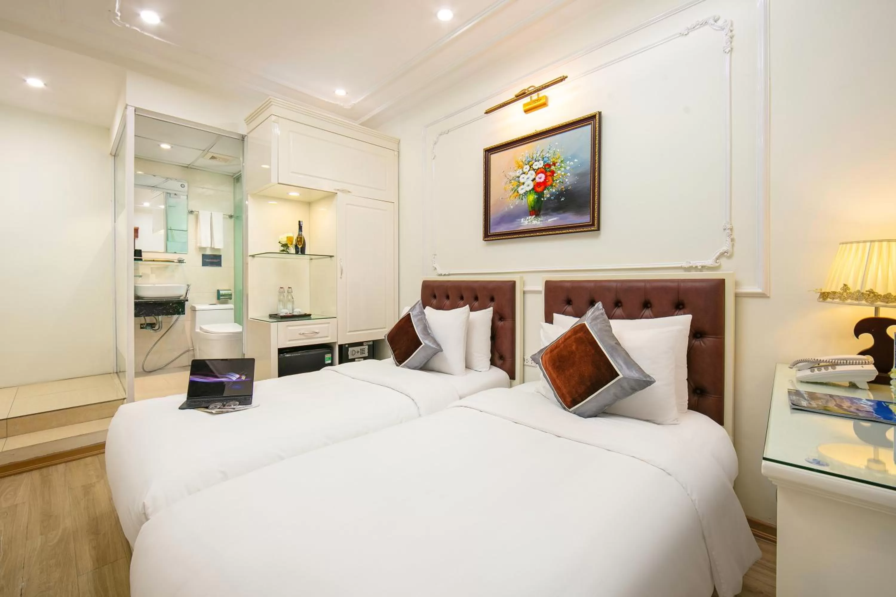 Bed in Tunger Grand Hotel