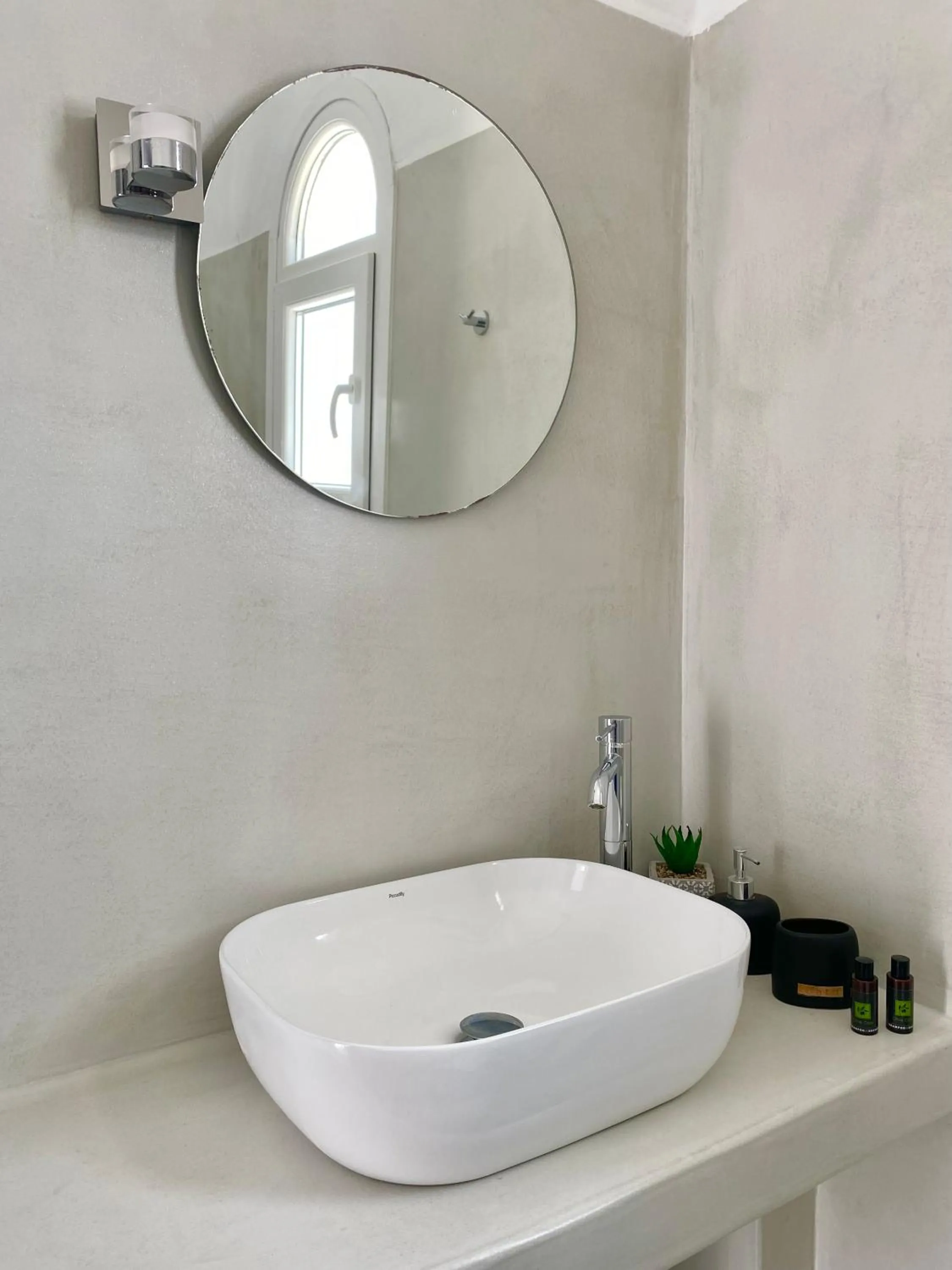 Bathroom in Fikas Hotel