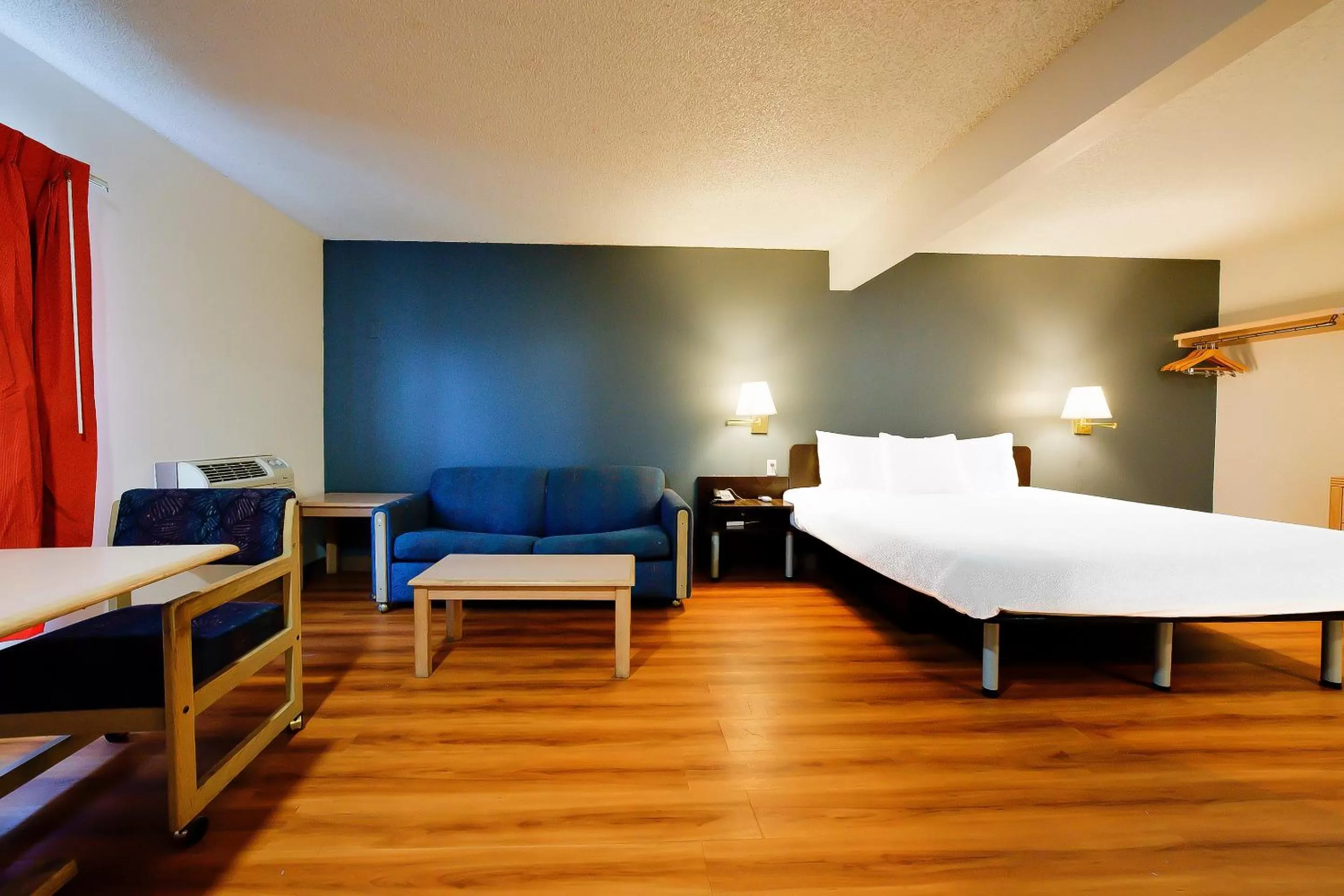 Bedroom, Bed in OYO Hotel Hermiston OR, Downtown