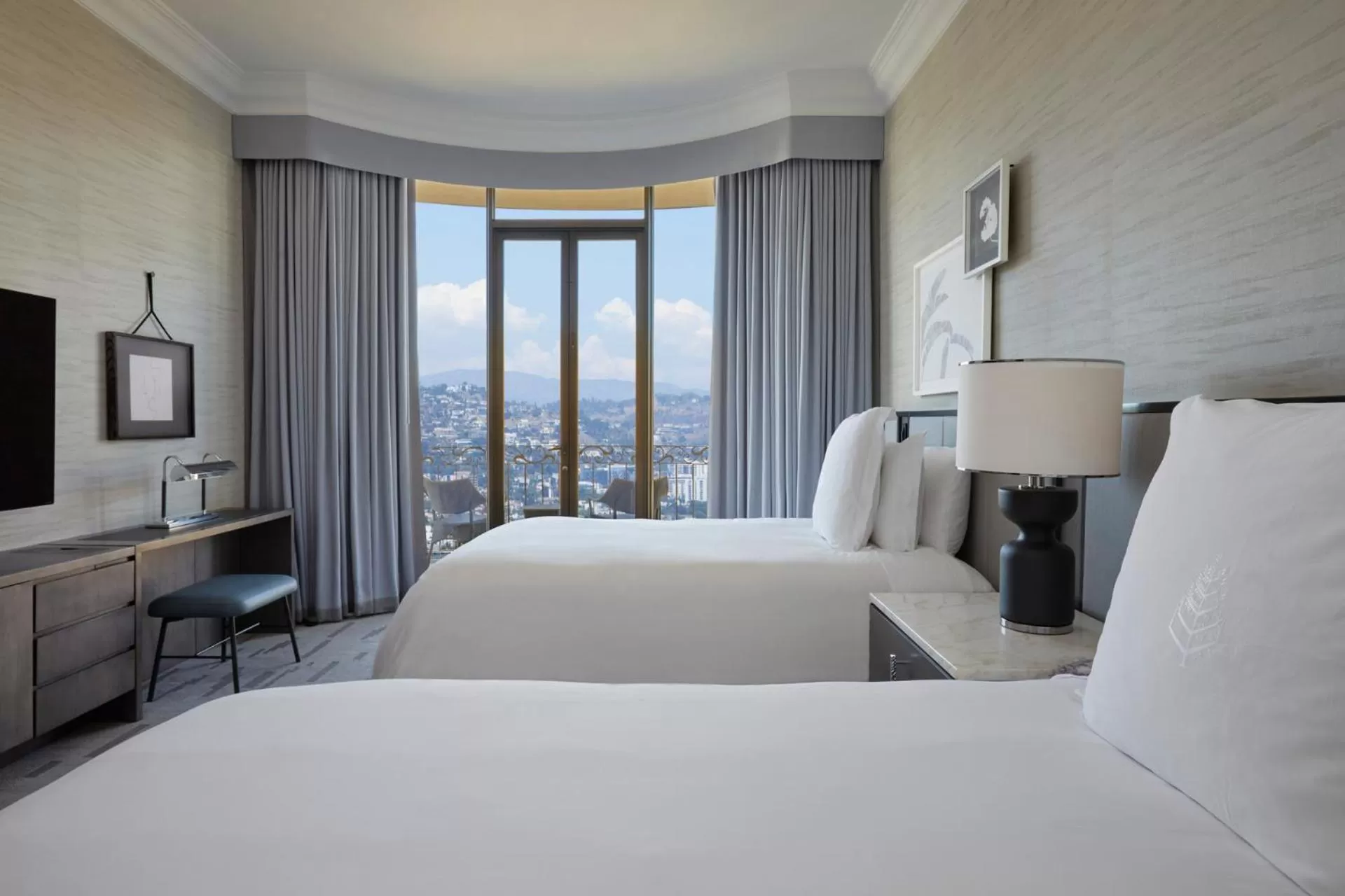 Balcony/Terrace, Bed in Beverly Wilshire, A Four Seasons Hotel