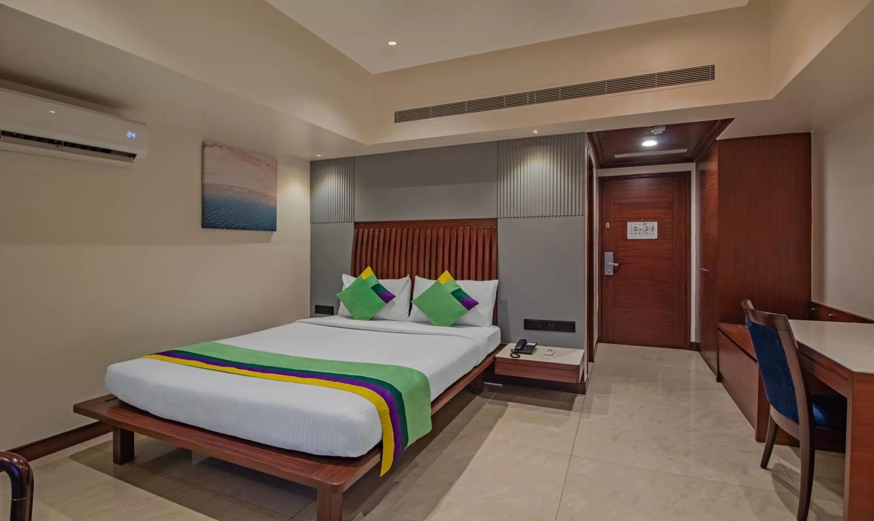Bedroom, Bed in Treebo Regency - Bund Garden, Dhole Patil Road