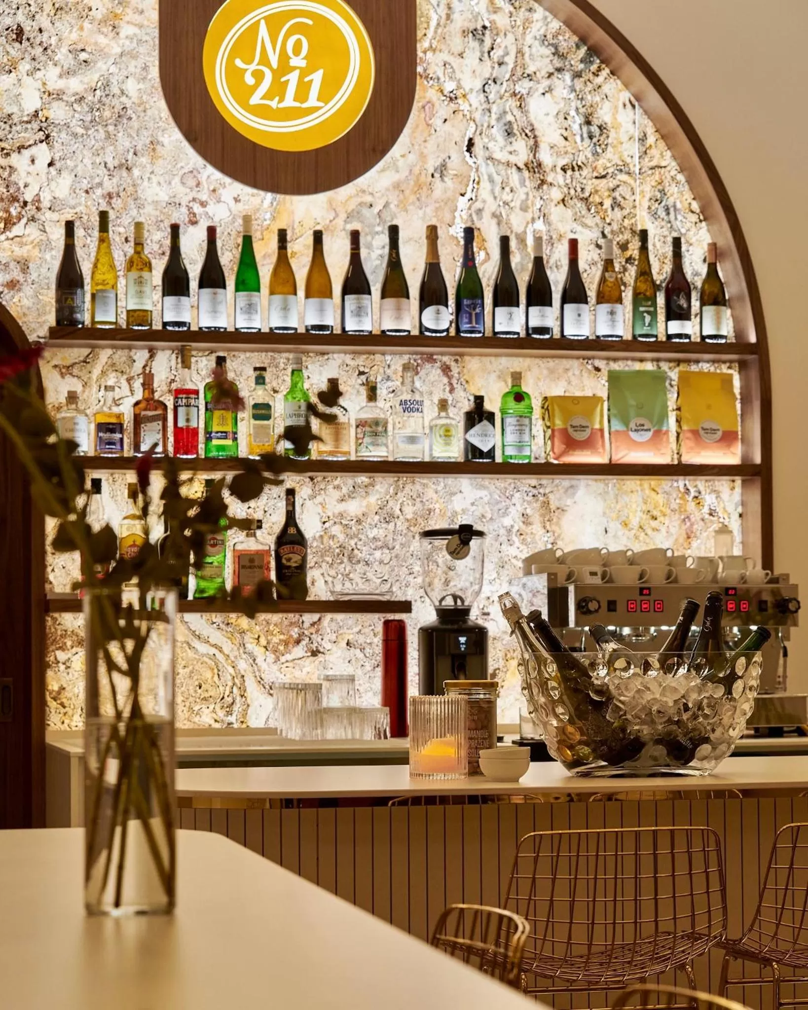 Restaurant/places to eat in Hotel Nerudova 211