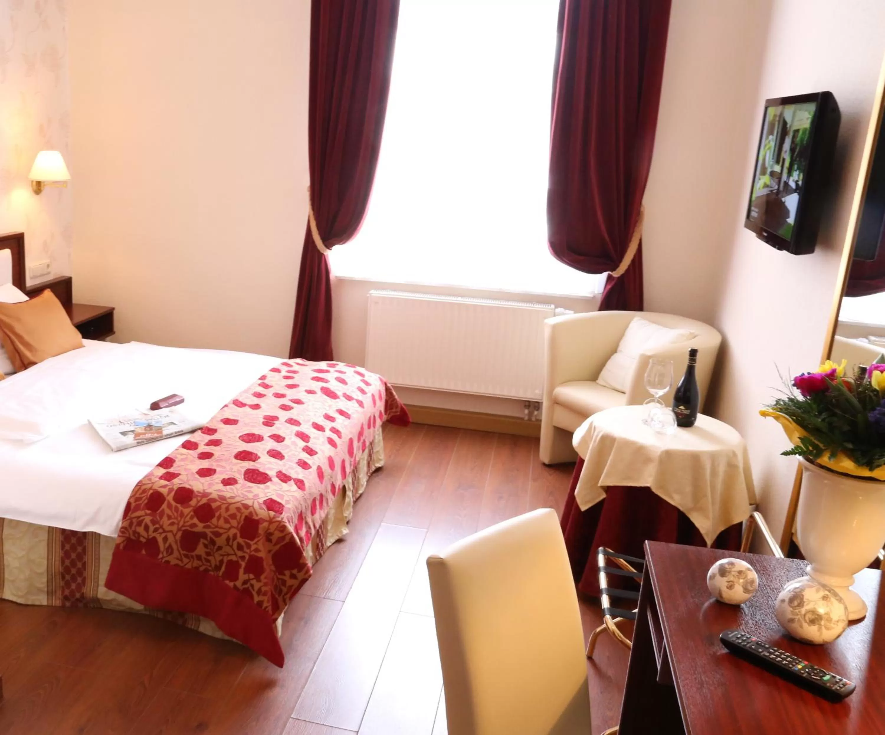 Photo of the whole room, Bed in In Piazza