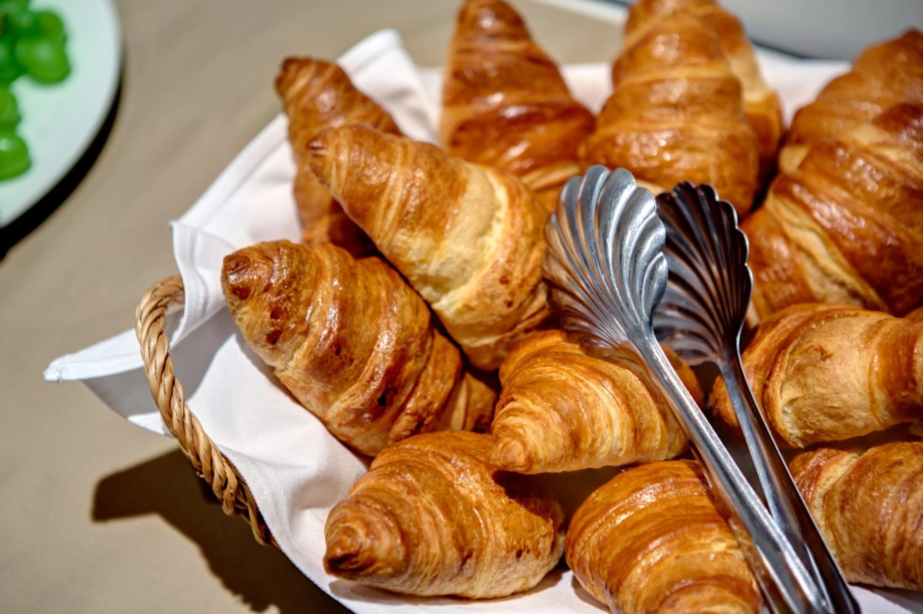 Restaurant/places to eat in Sarroglia Hotel