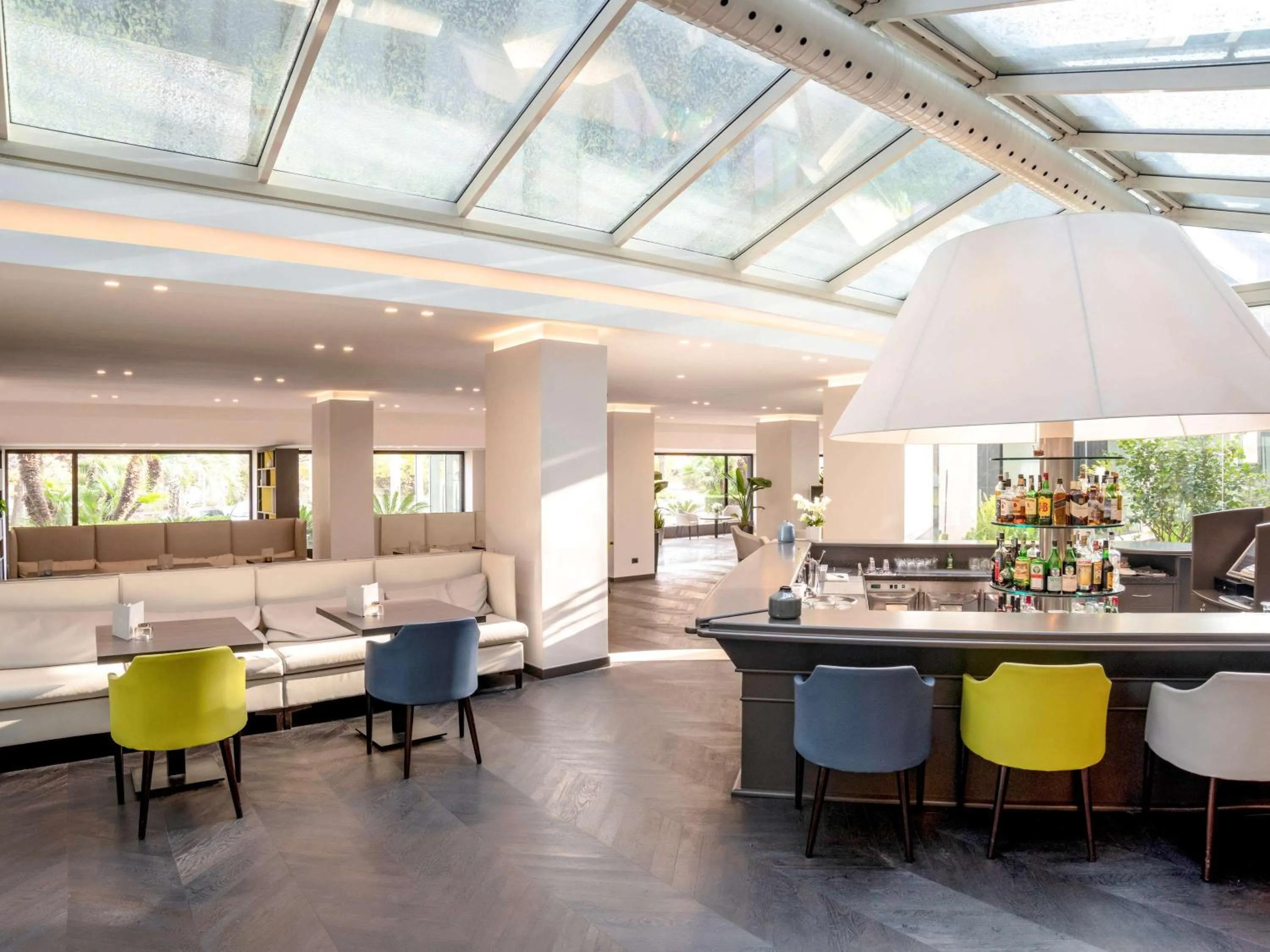 Lounge or bar in Mercure Roma West