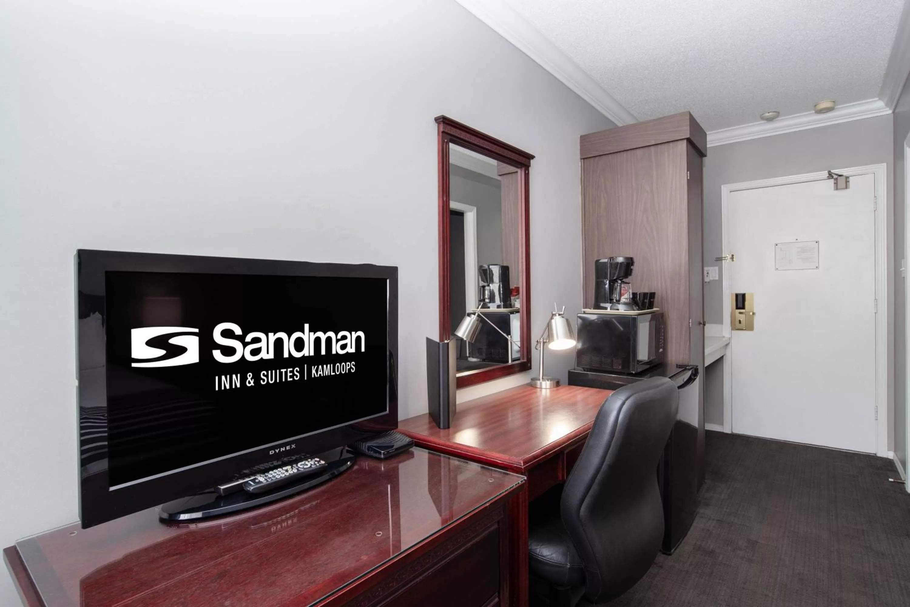 Photo of the whole room in Sandman Inn Kamloops