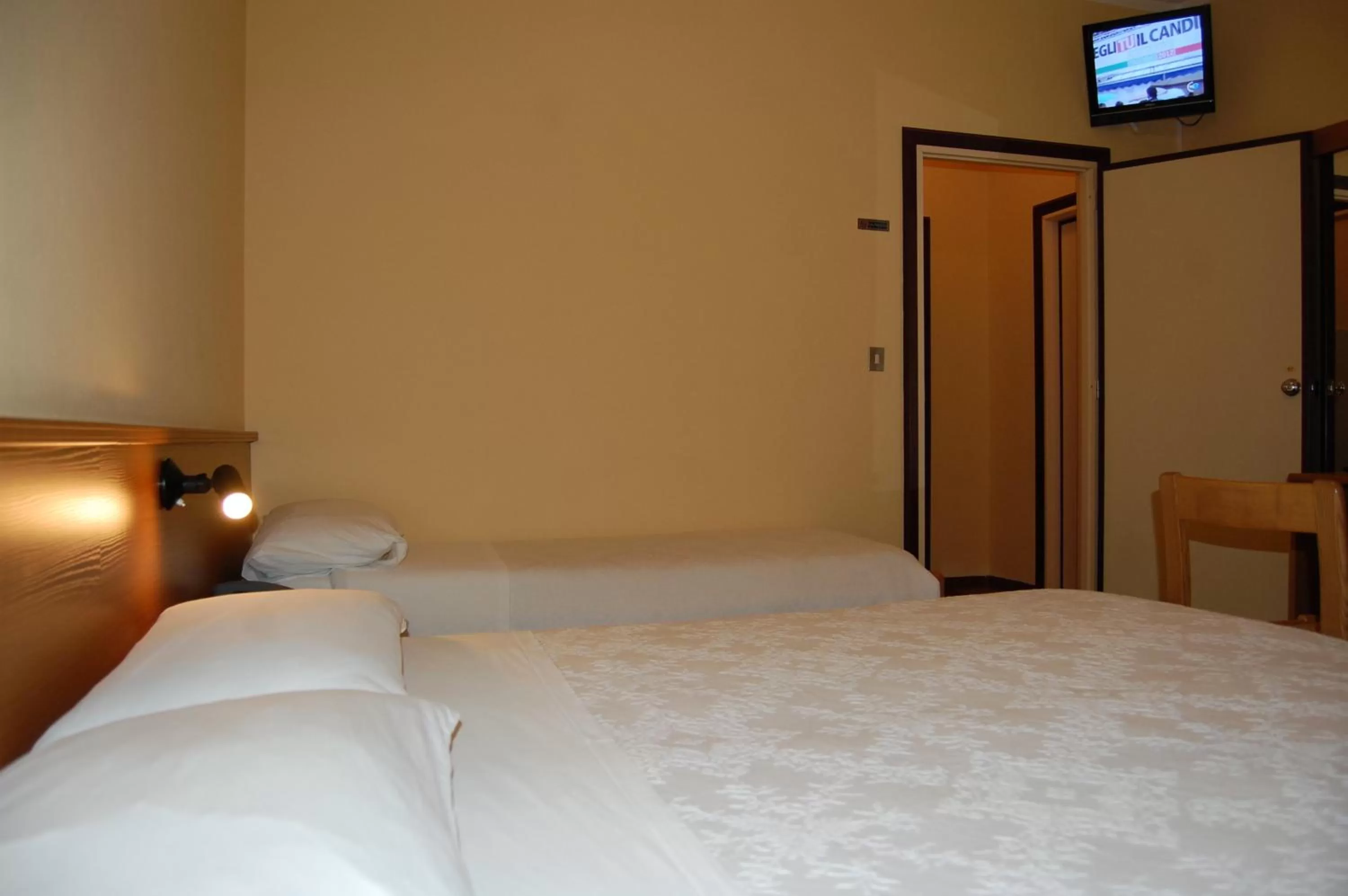 Bed in Albergo Motel Dosdè B&B