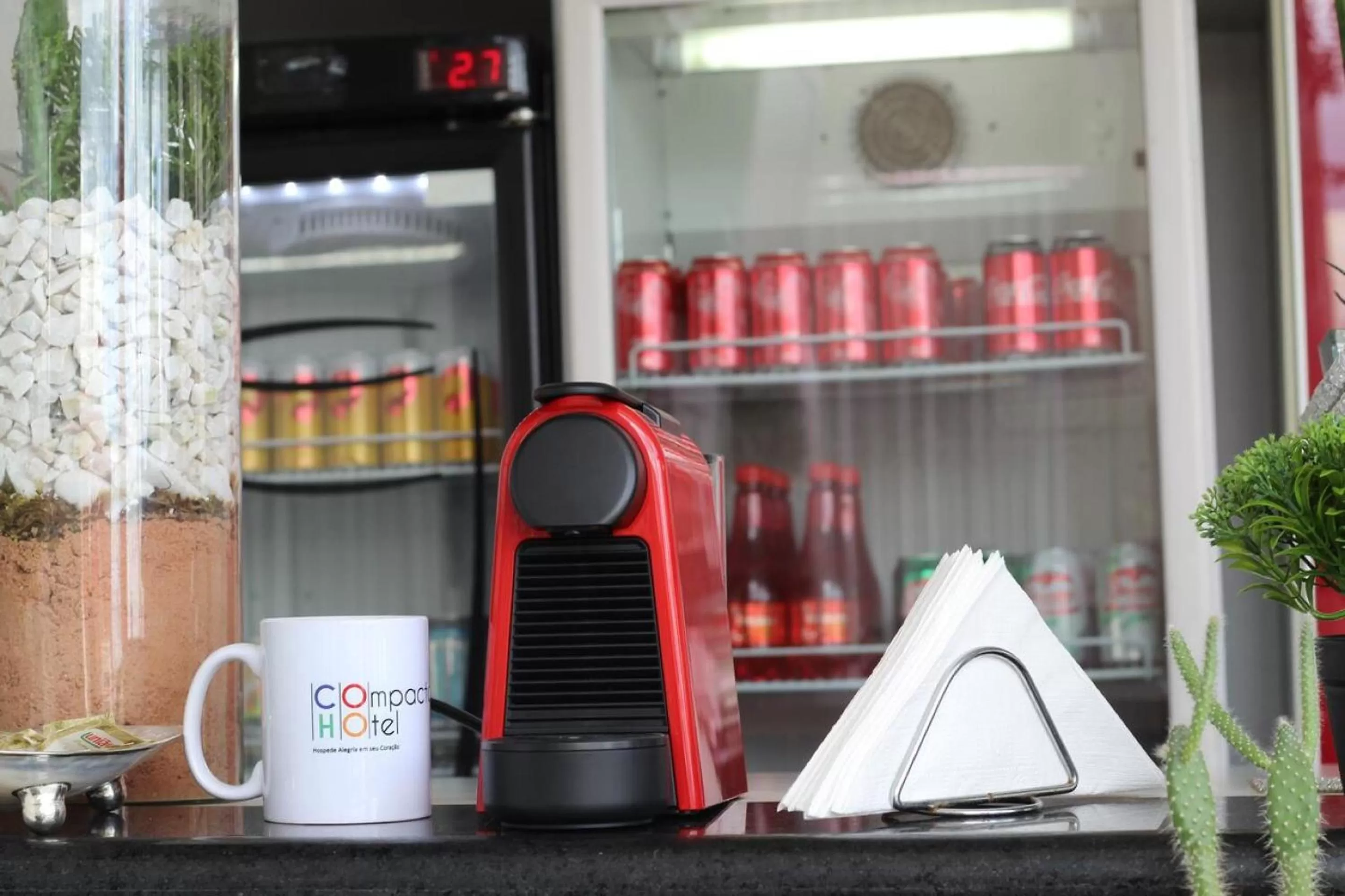 Restaurant/places to eat in Compacto Hotel