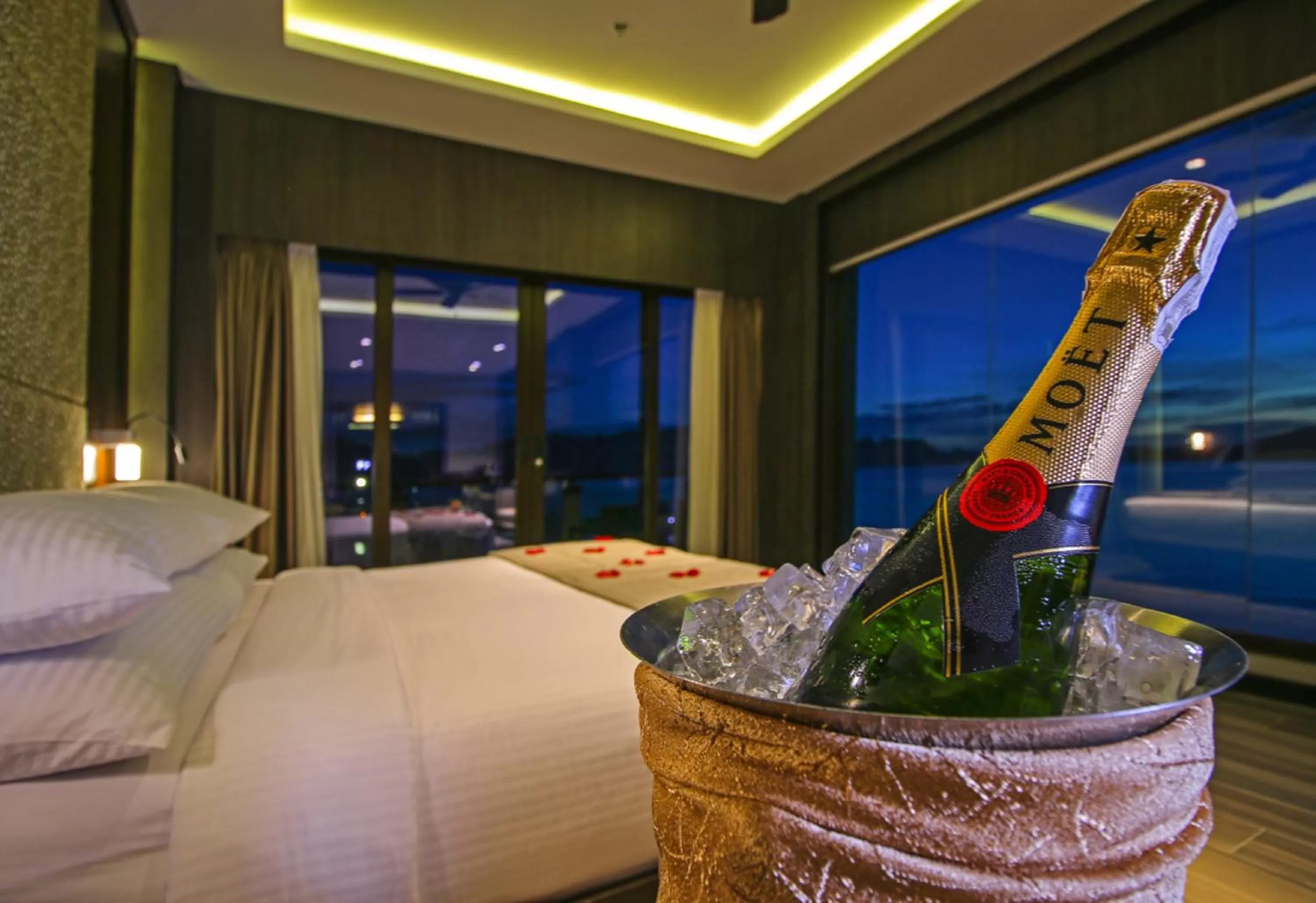 Bedroom in Two Seasons Coron Bayside Hotel