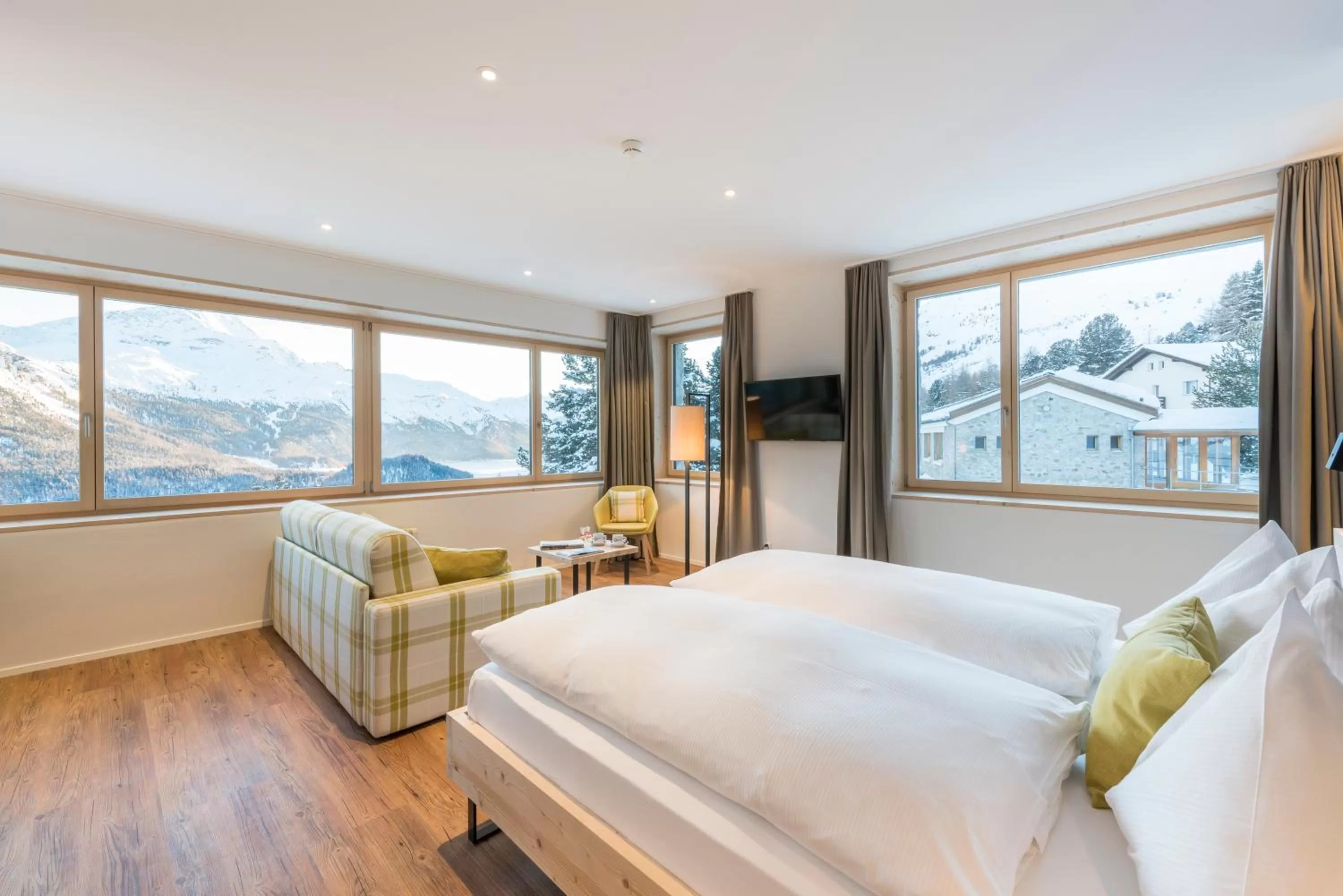 Photo of the whole room, Bed in Berghotel Randolins