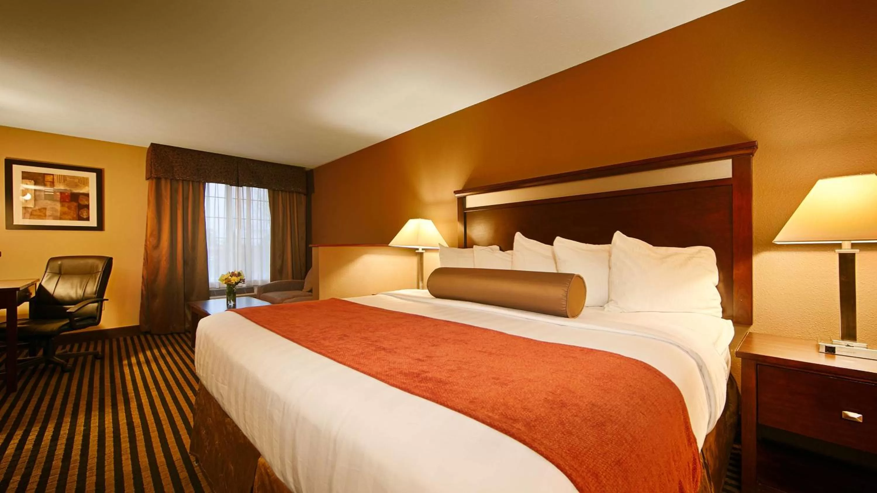 King Room with Walk-In Shower - Disability Access/Non-Smoking in Best Western Plus Prairie Inn