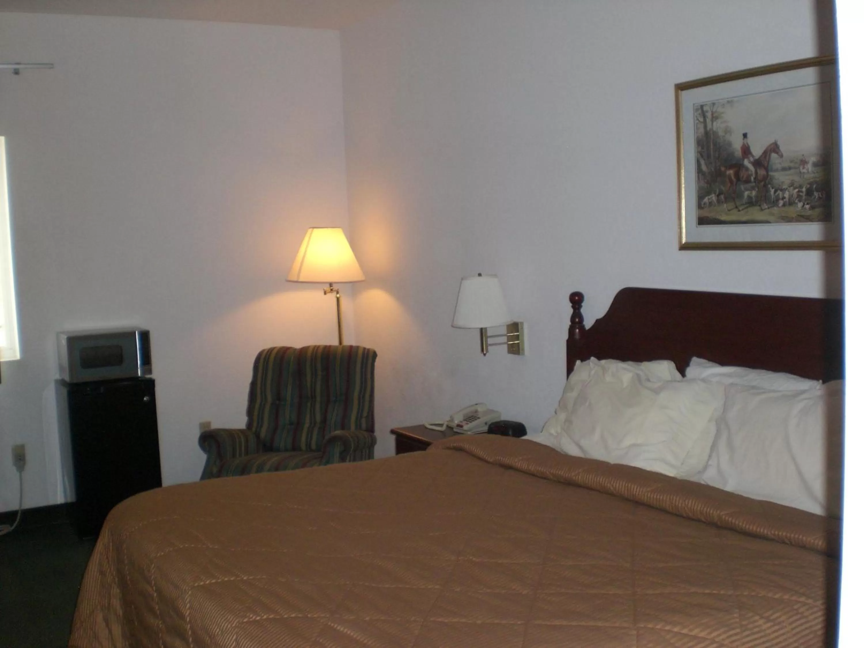 Bed in Days Inn by Wyndham Butler