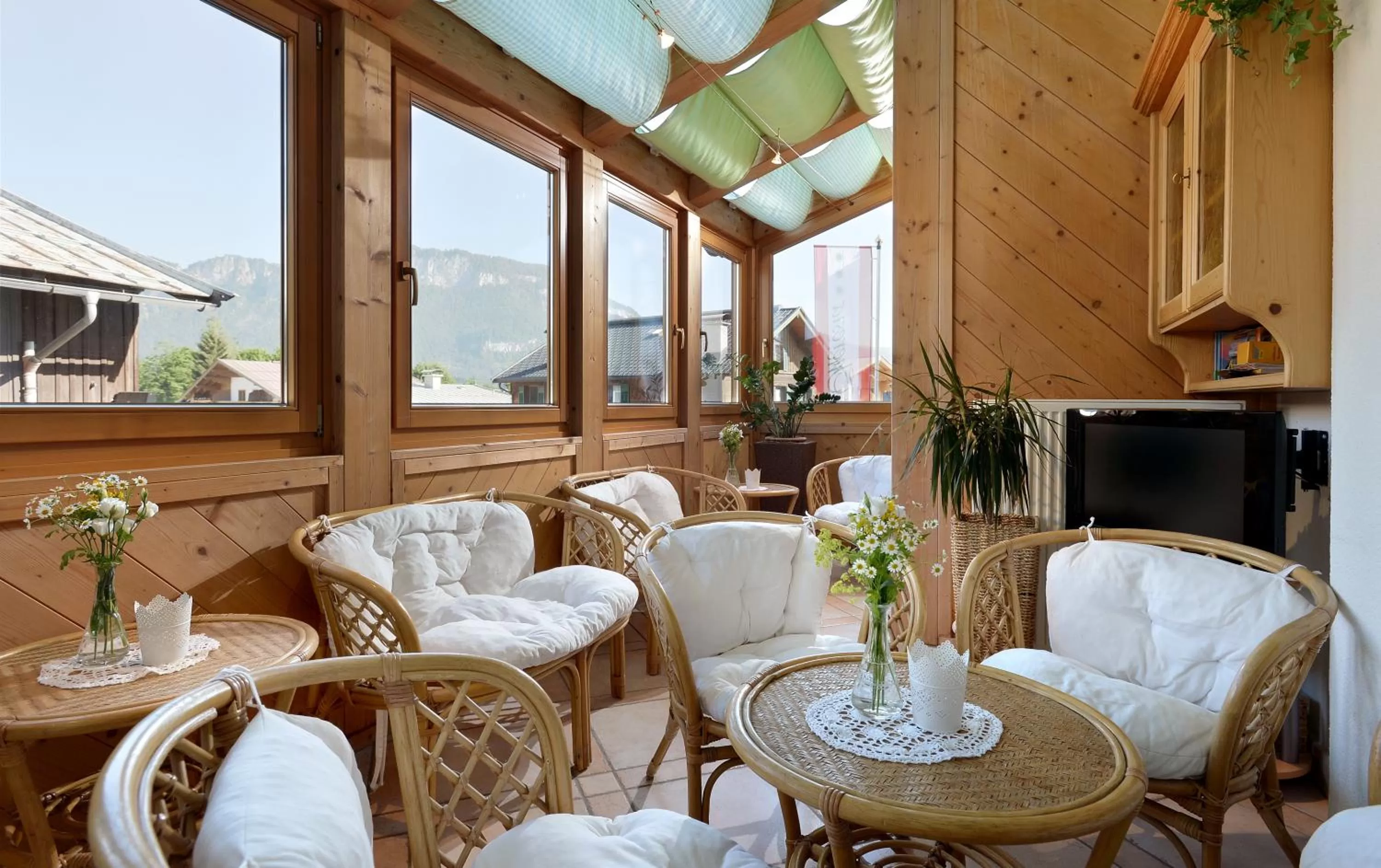 Communal lounge/ TV room in Hotel Theresia Garni