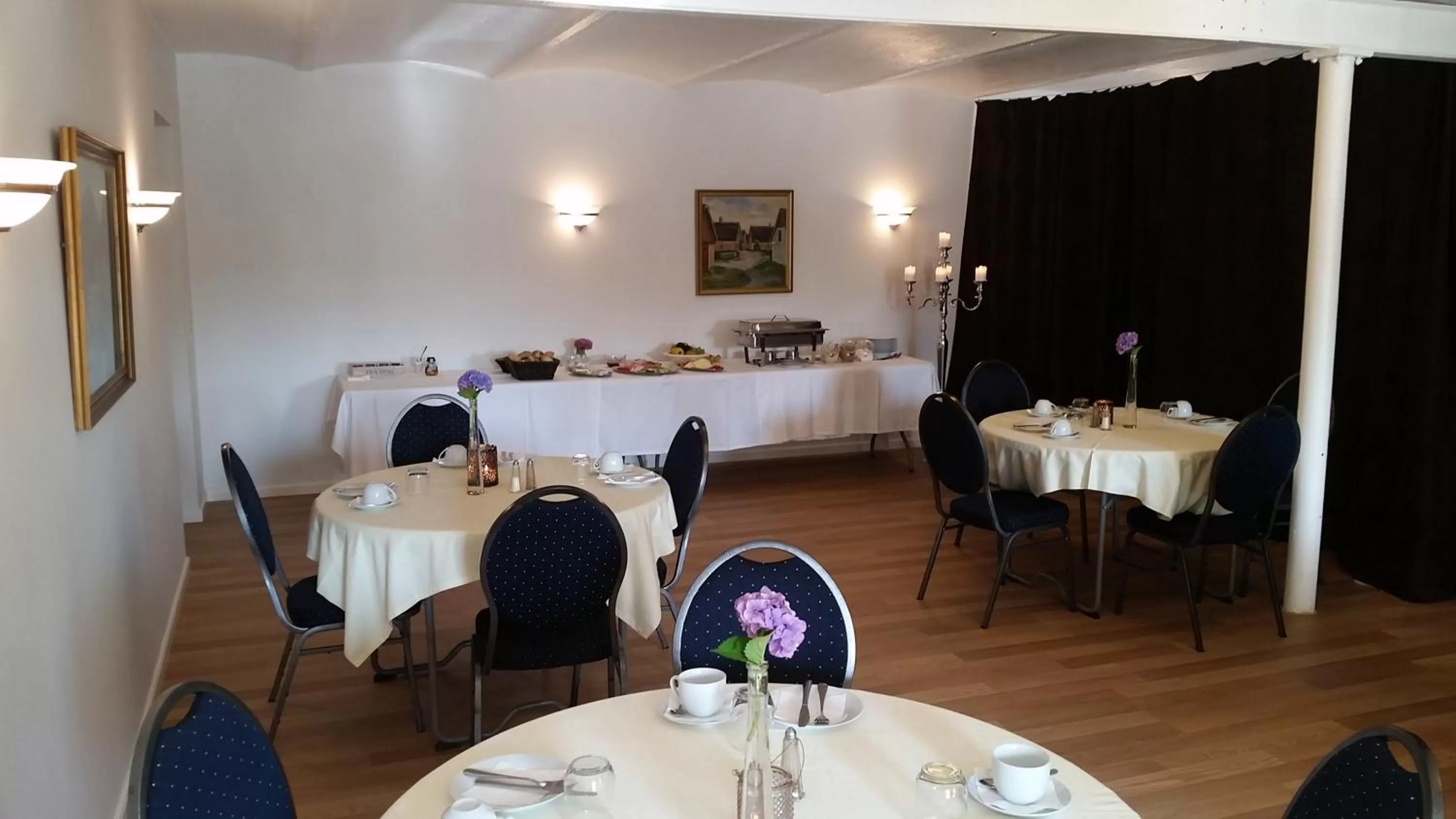 Buffet breakfast in Gørdinglund Herregård Bed & Breakfast