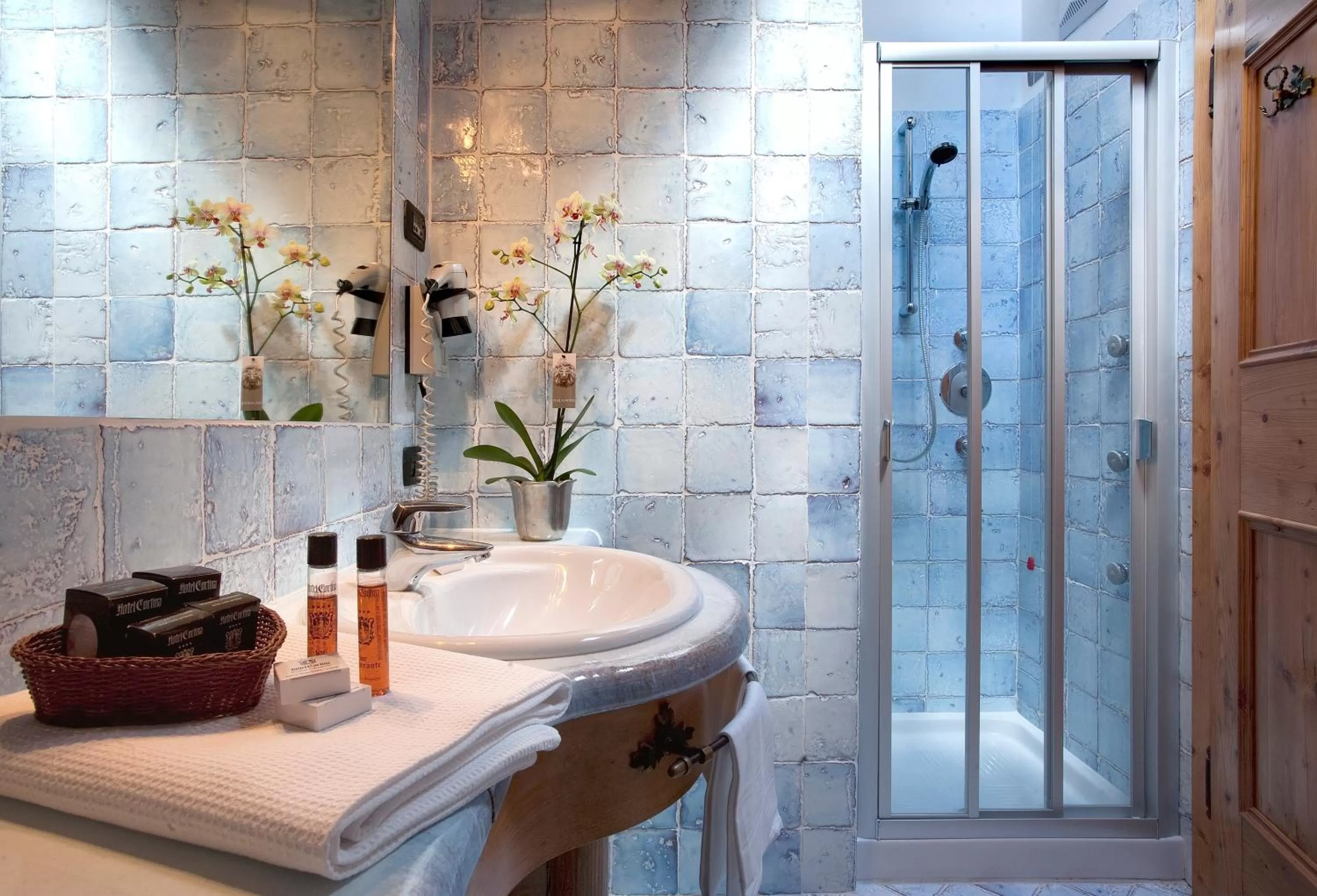 Shower in Hotel Cortina