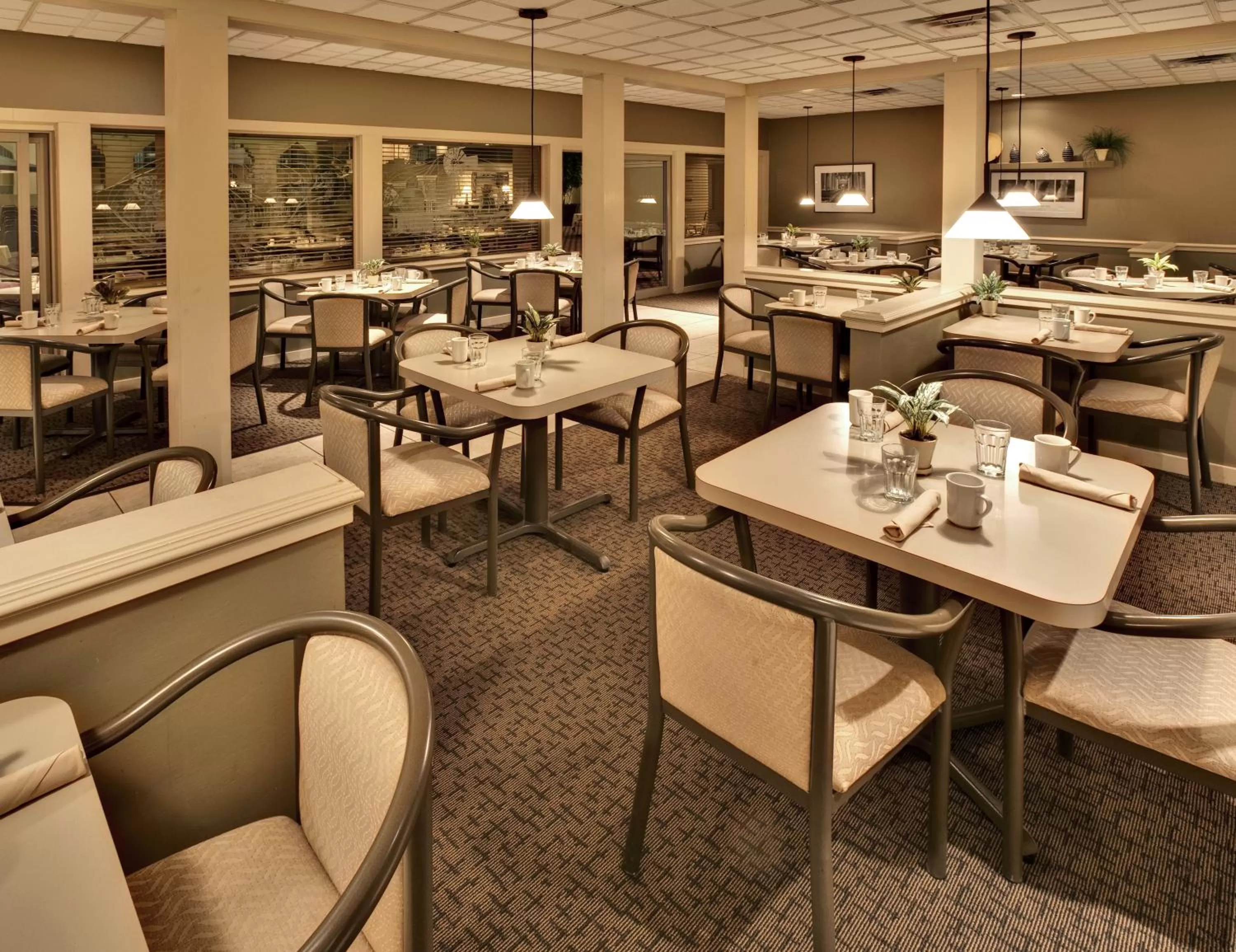 Restaurant/places to eat in Ramada by Wyndham Midtown Grand Island