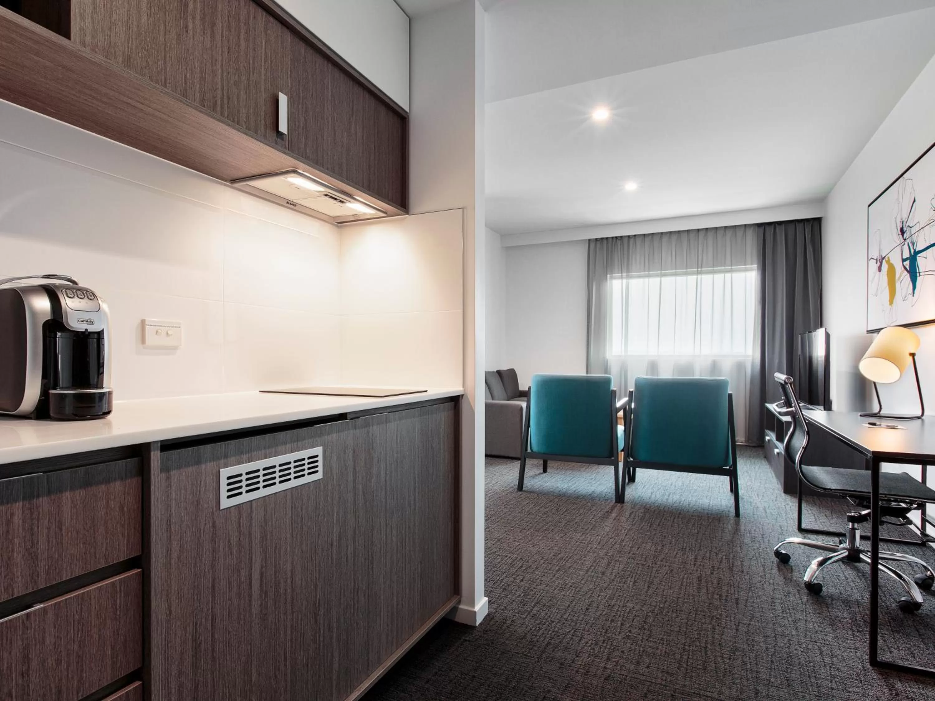 Kitchen or kitchenette in Mercure Sunshine Coast Kawana Waters