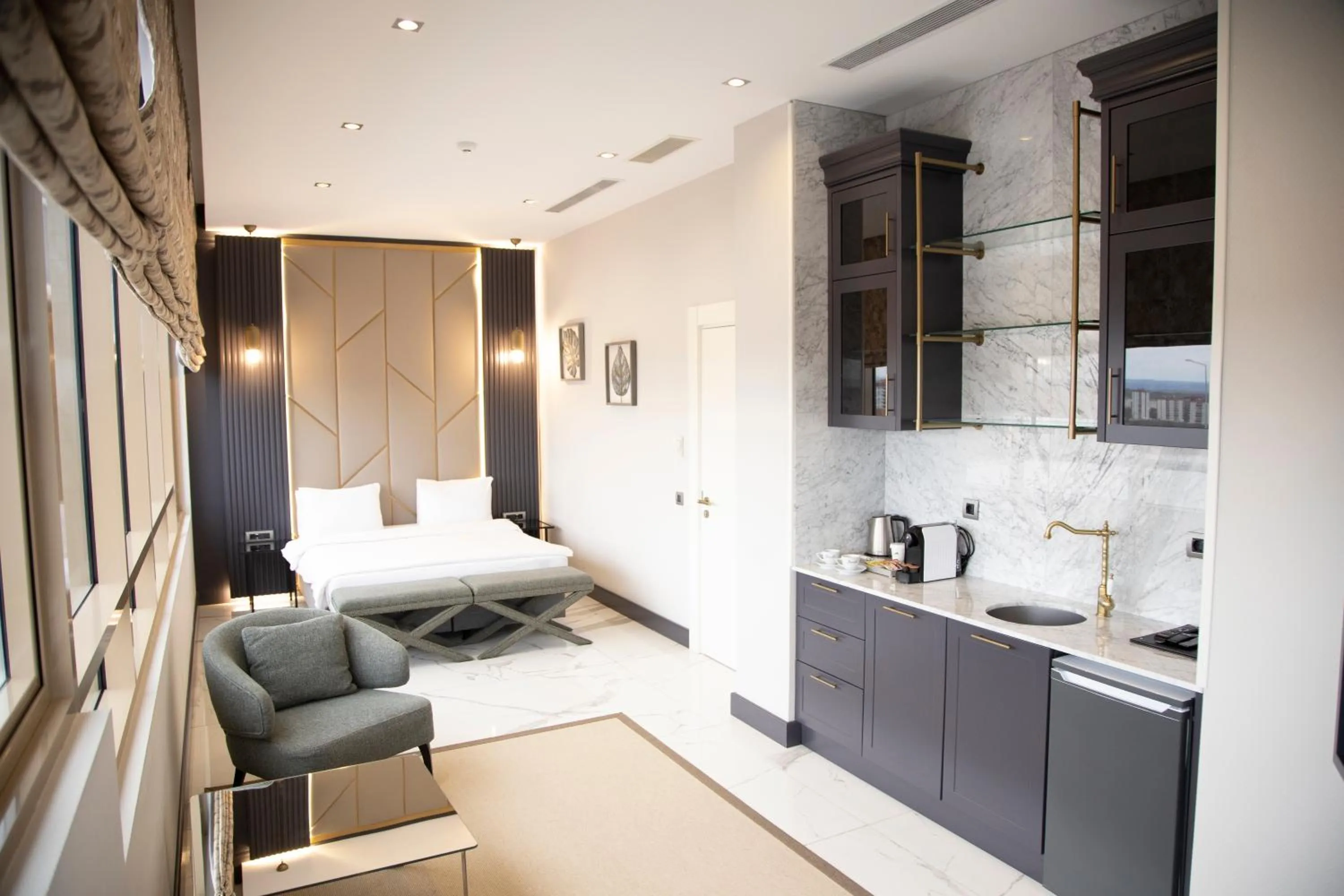 Two-Bedroom Suite in Hilly Hotel